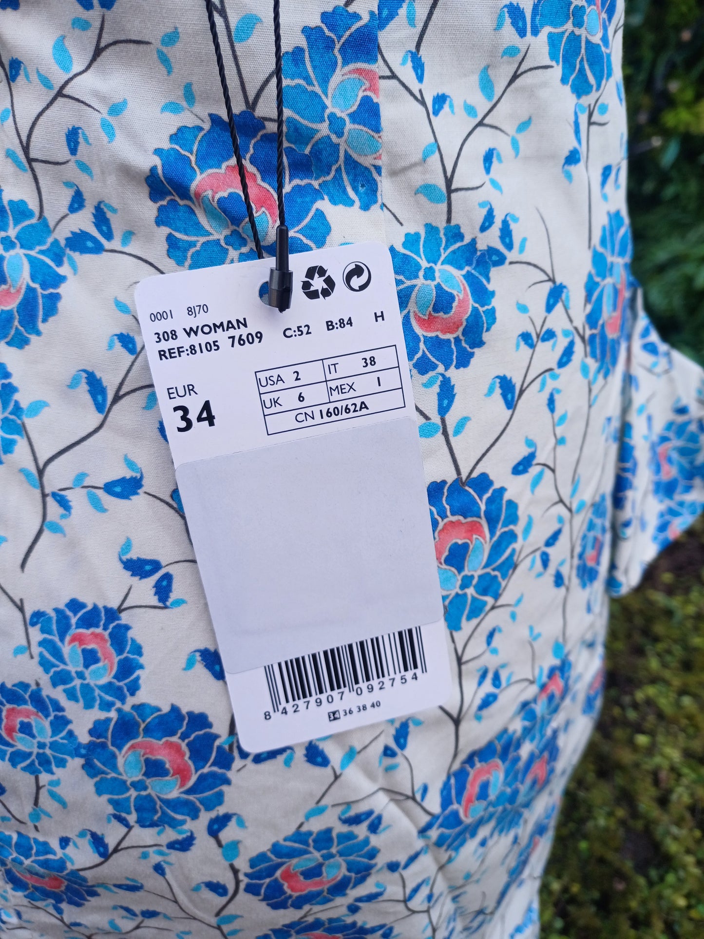NUEVO – Falda floral blanca con estampado azul y rojo MANGO Suit (Talla EUR 34)