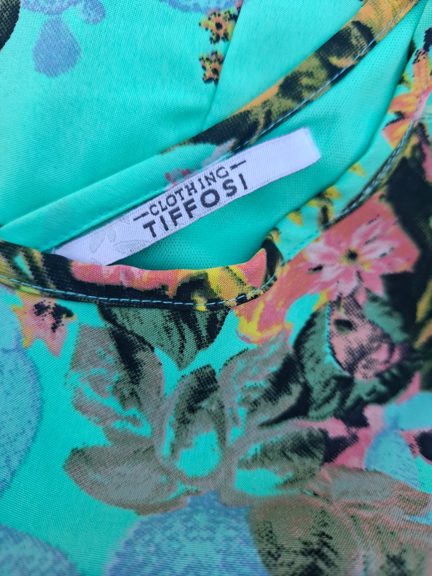 USADO – Vestido sin mangas floral en verde menta Tiffosi (Talla M)