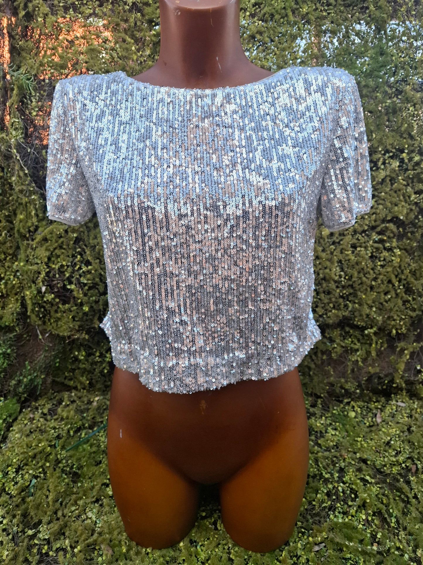 USADO – Top plateado de lentejuelas con espalda descubierta Bershka Special Edition (Talla S)