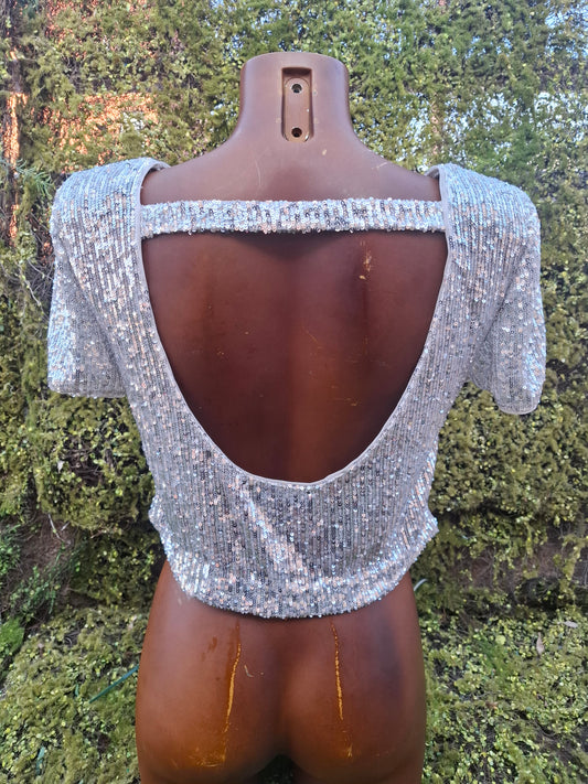 USADO – Top plateado de lentejuelas con espalda descubierta Bershka Special Edition (Talla S)