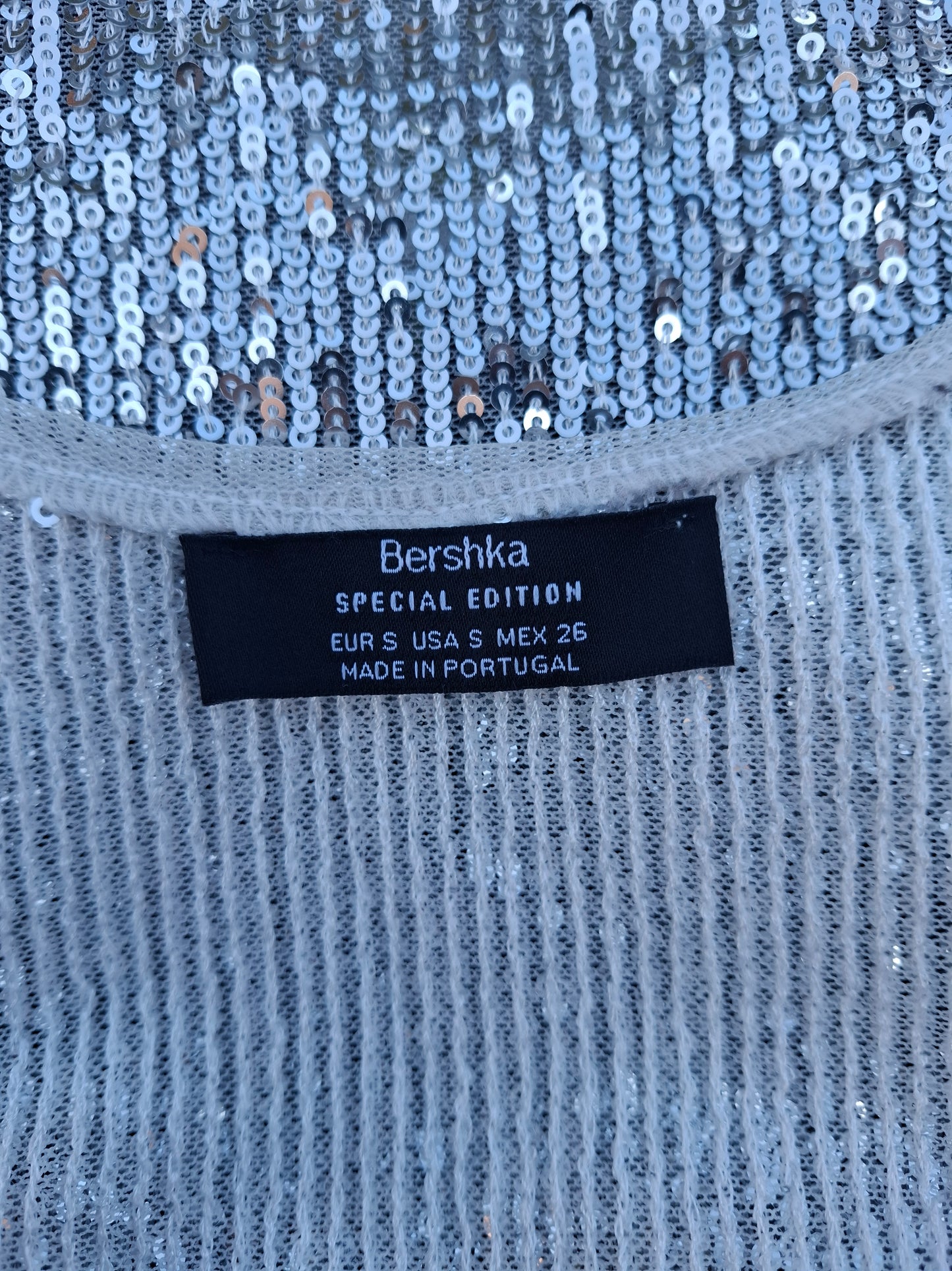 USADO – Top plateado de lentejuelas con espalda descubierta Bershka Special Edition (Talla S)