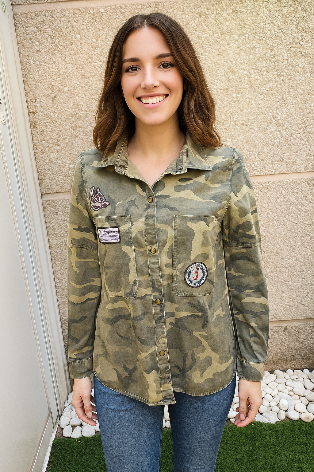 USADO – Camisa militar camuflaje con parches ZARA Trafaluc Outerwear Division (Talla S)