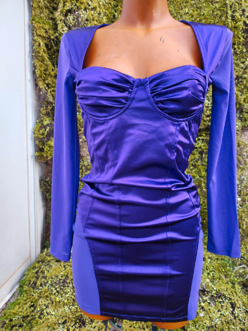 NOUVEAU - Robe violette à décolleté en cœur Bershka (Taille S)