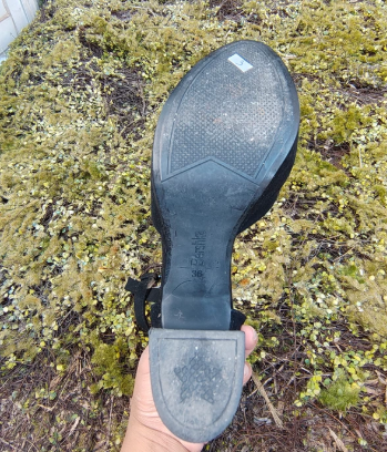 USADO - Sandalias de plataforma negras con tachuelas Bershka (Talla 36)