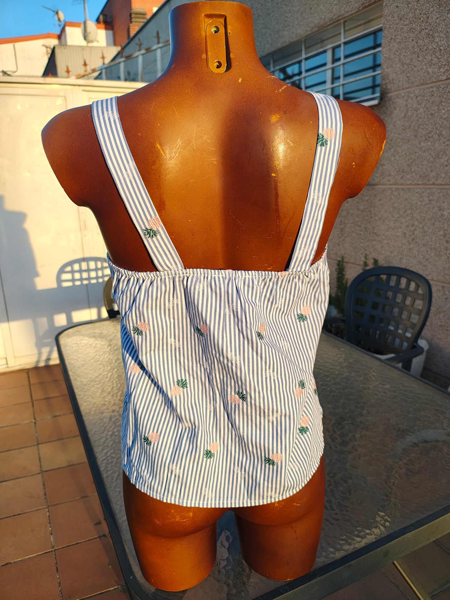 Top de tirantes con lazo y estampado de piñas Kiabi