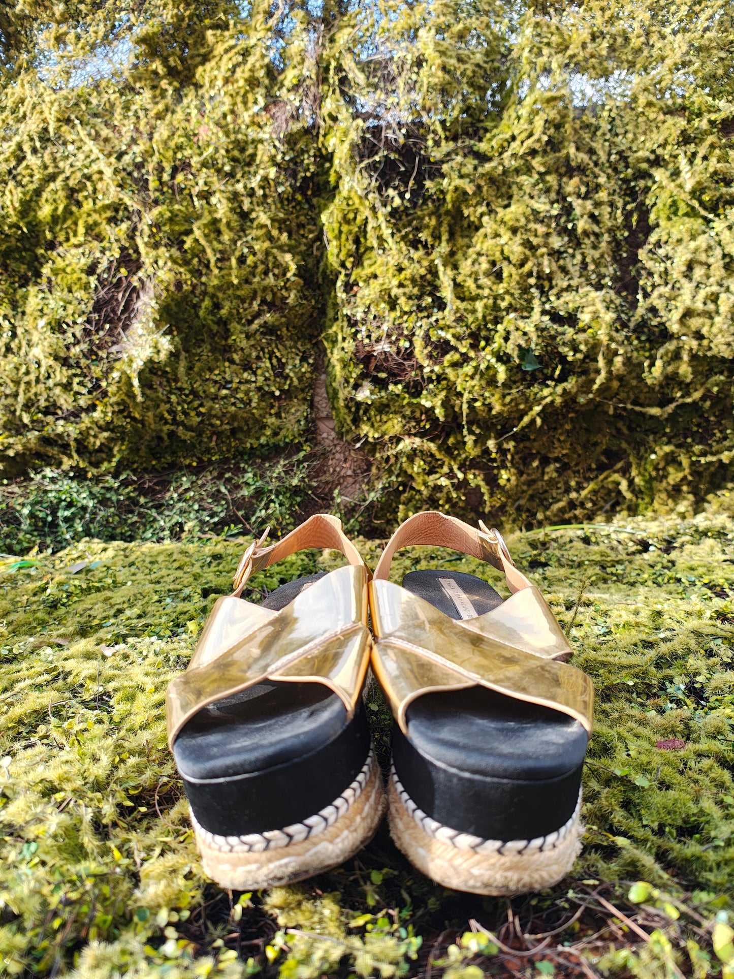 USADO – Sandalias de plataforma doradas Zara Trafaluc (Talla EUR 38)