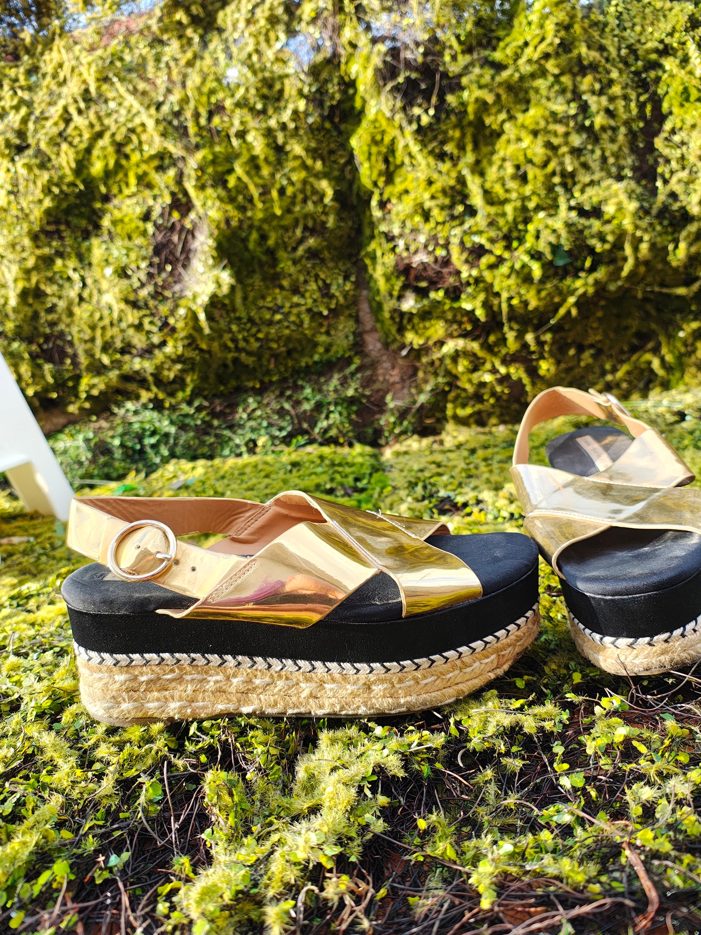 USADO – Sandalias de plataforma doradas Zara Trafaluc (Talla EUR 38)