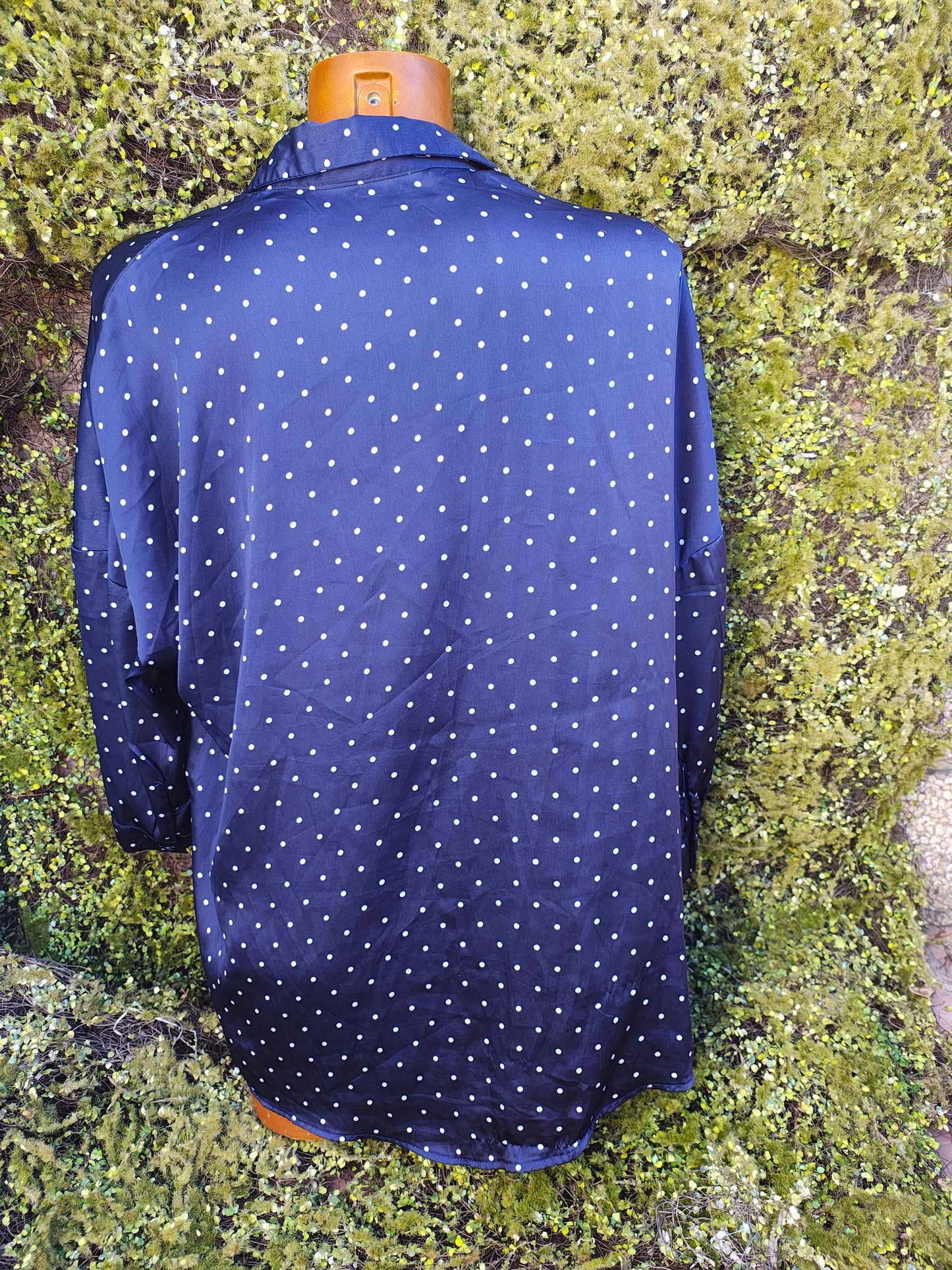 D'OCCASION - Chemisier bleu marine à pois Stradivarius (Taille M)