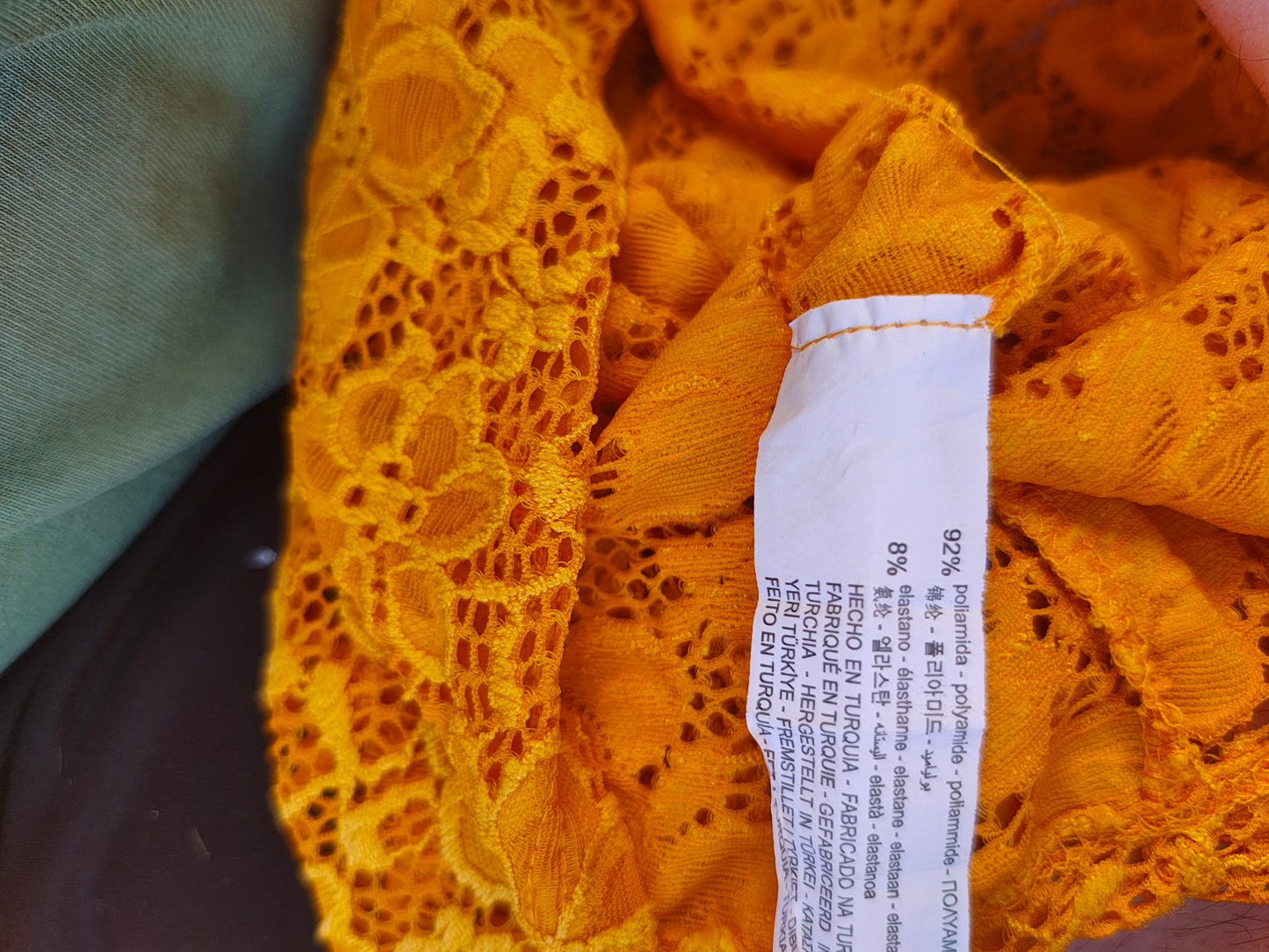 USADO - Top corto de encaje amarillo Zara Trafaluc (Talla S)