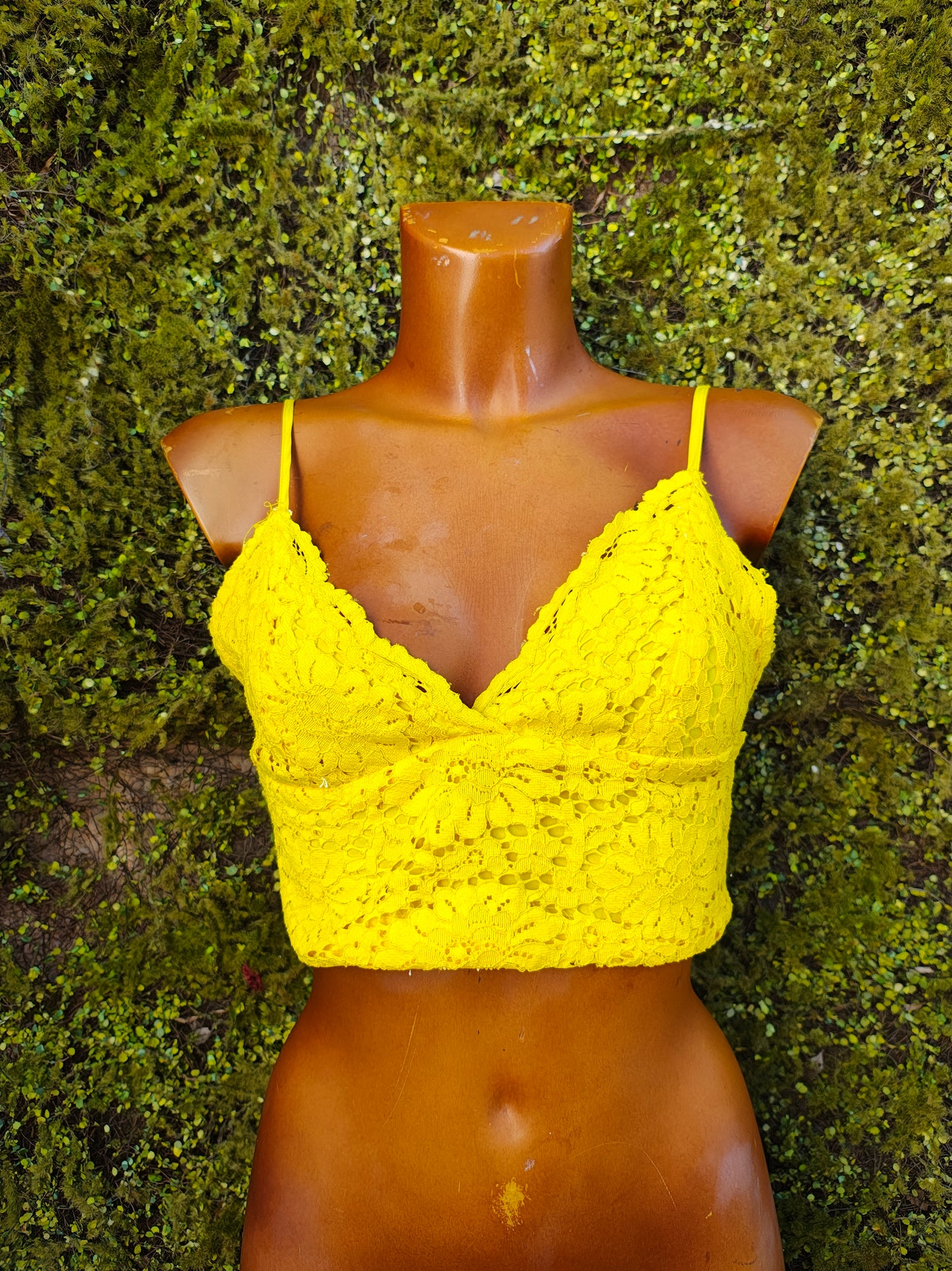 USADO - Top amarillo encaje floral de Zara Trafaluc (Talla S)