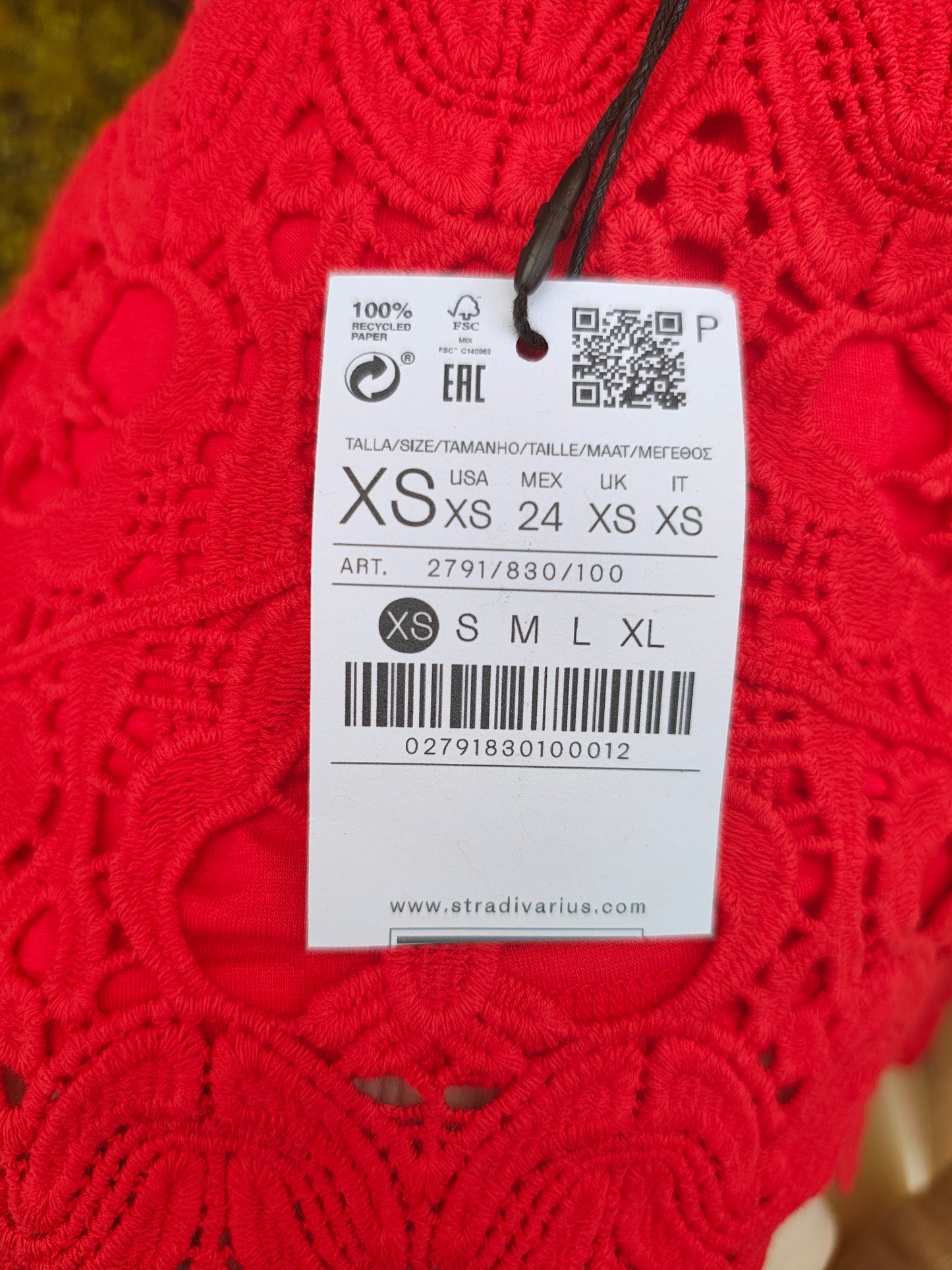 NUEVO - Top rojo de encaje Stradivarius (Talla XS)