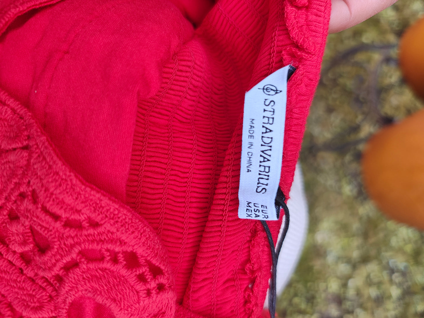 NUEVO - Top rojo de encaje Stradivarius (Talla XS)