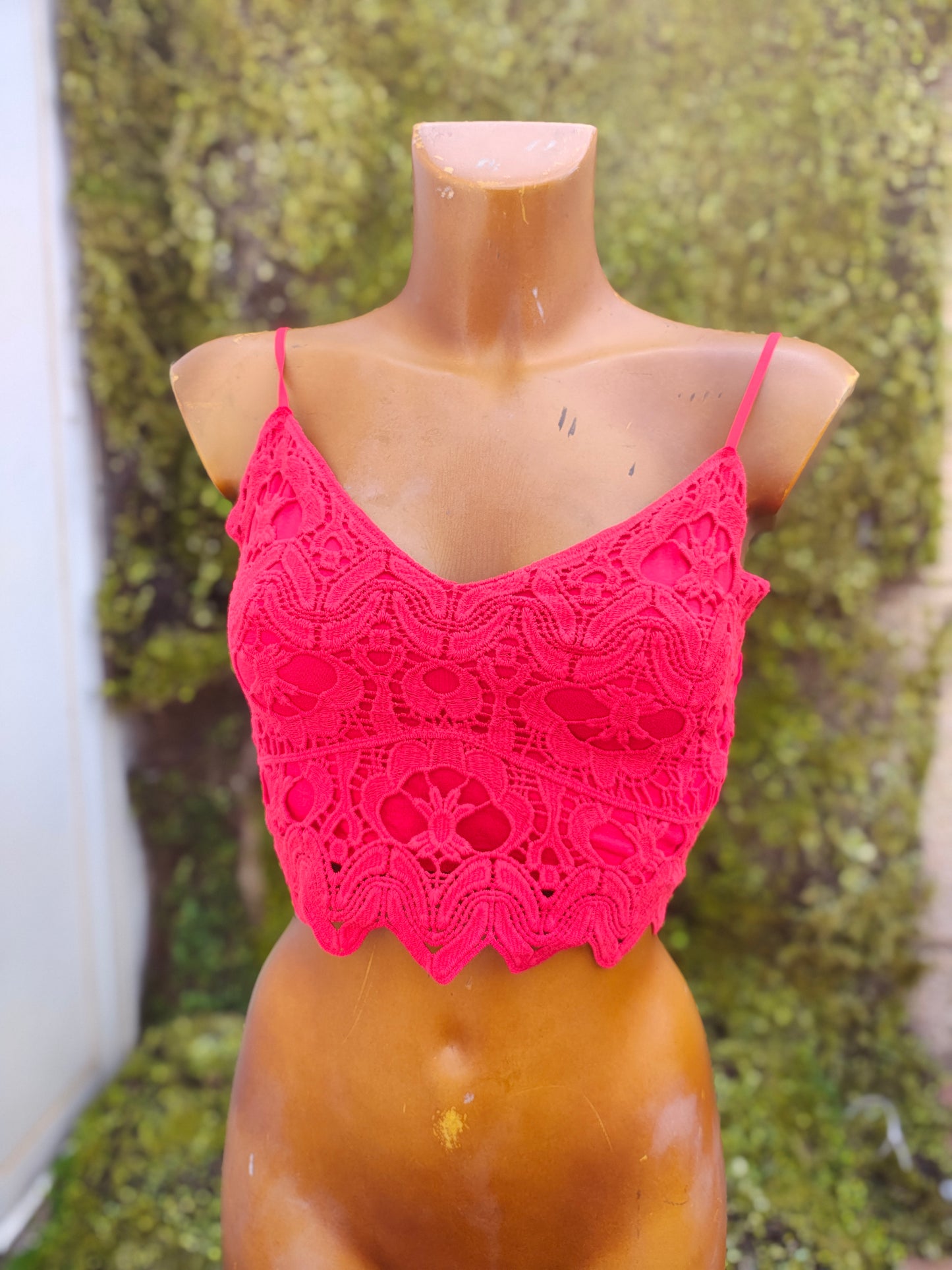 NUEVO - Top rojo de encaje Stradivarius (Talla XS)