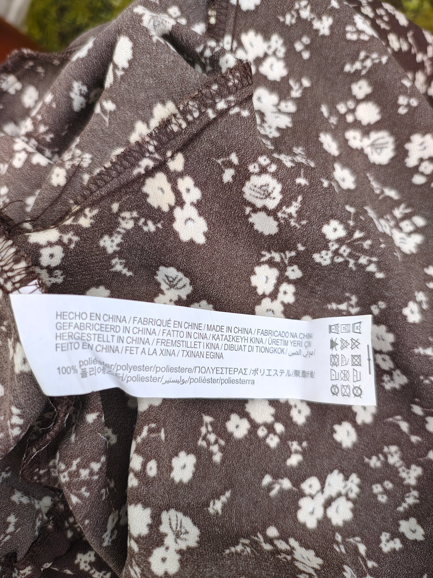 NUEVO - Blusa floral marrón cruzada Stradivarius (Talla M)