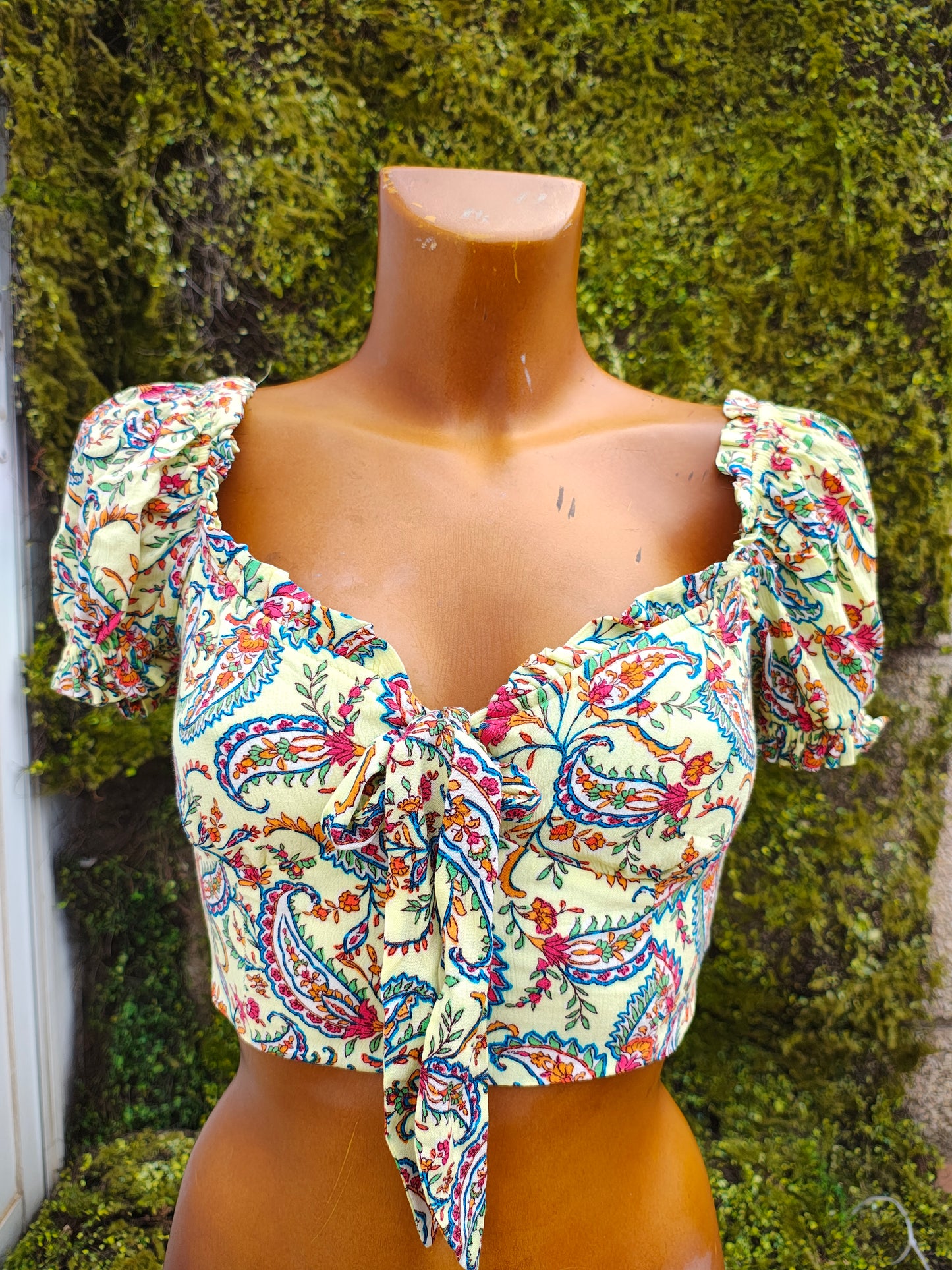 NUEVO - Top de escote anudado estampado paisley Bershka (Talla S)