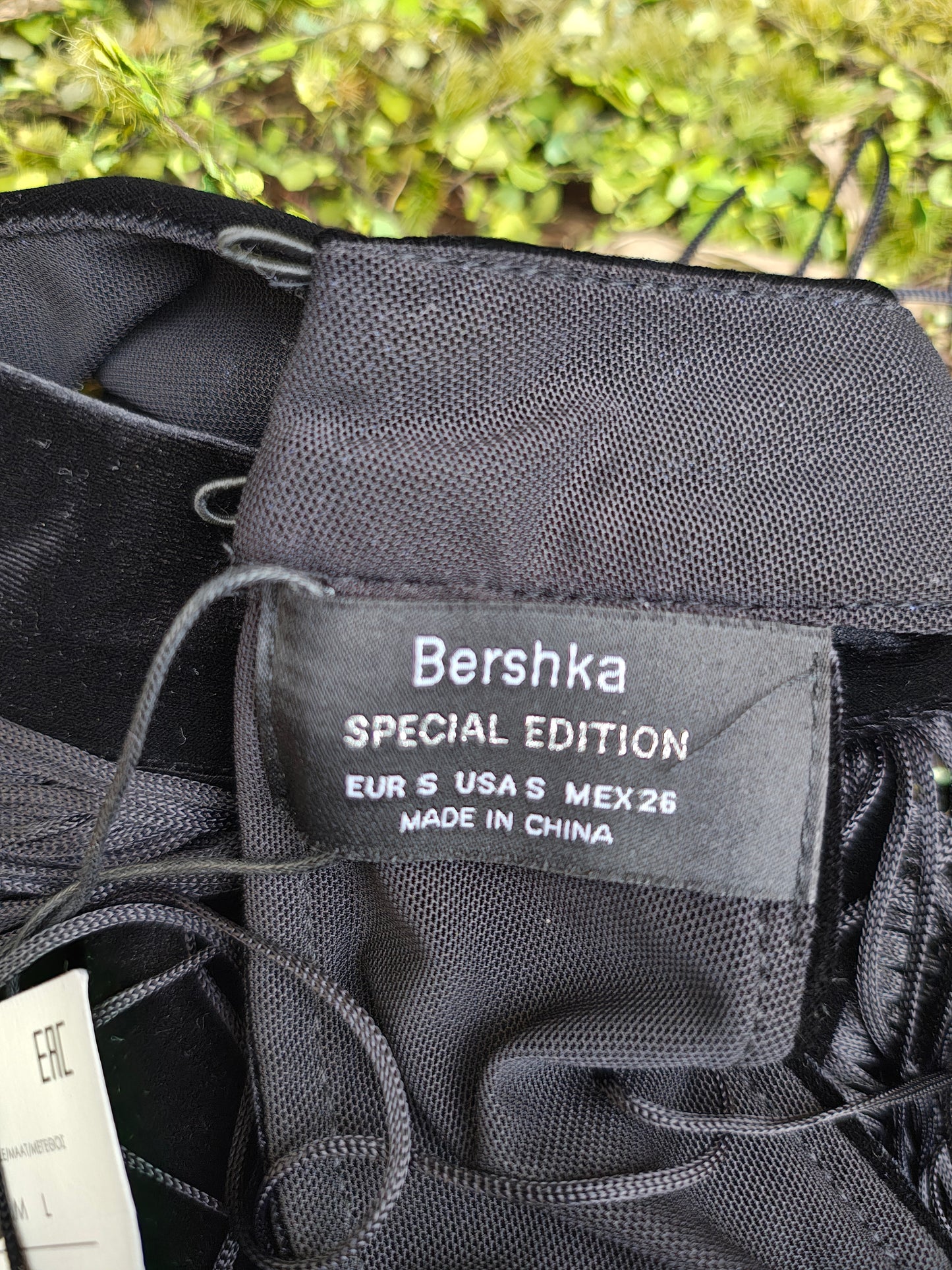 NUEVO - Top negro de terciopelo con flecos Bershka Special Edition (Talla S)