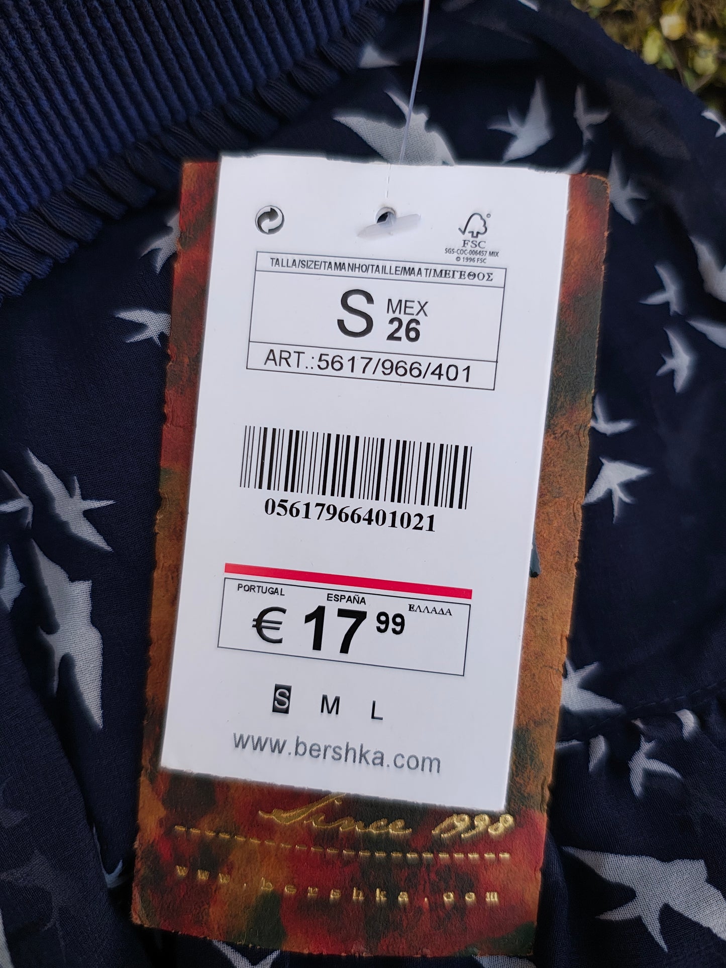 NUEVO - Falda azul con estampado de aves de Bershka (Talla S)