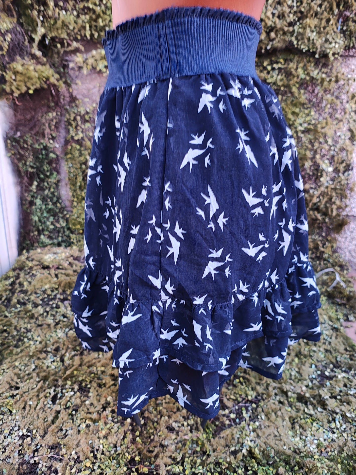 NUEVO - Falda azul con estampado de aves de Bershka (Talla S)