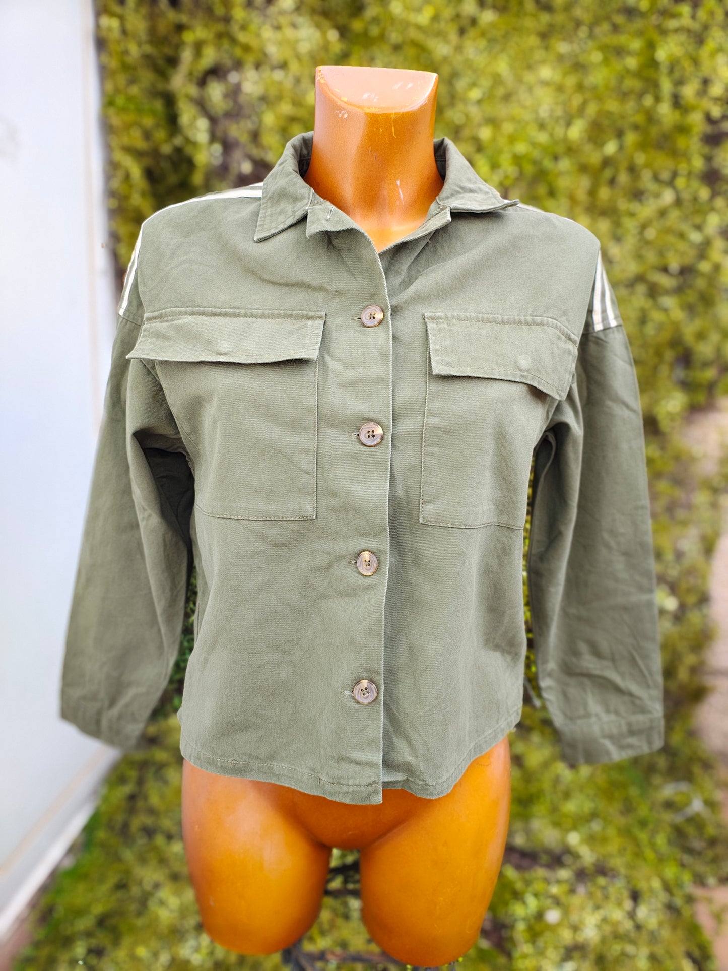 Veste militaire en coton vert KIABI d'occasion (taille XS)