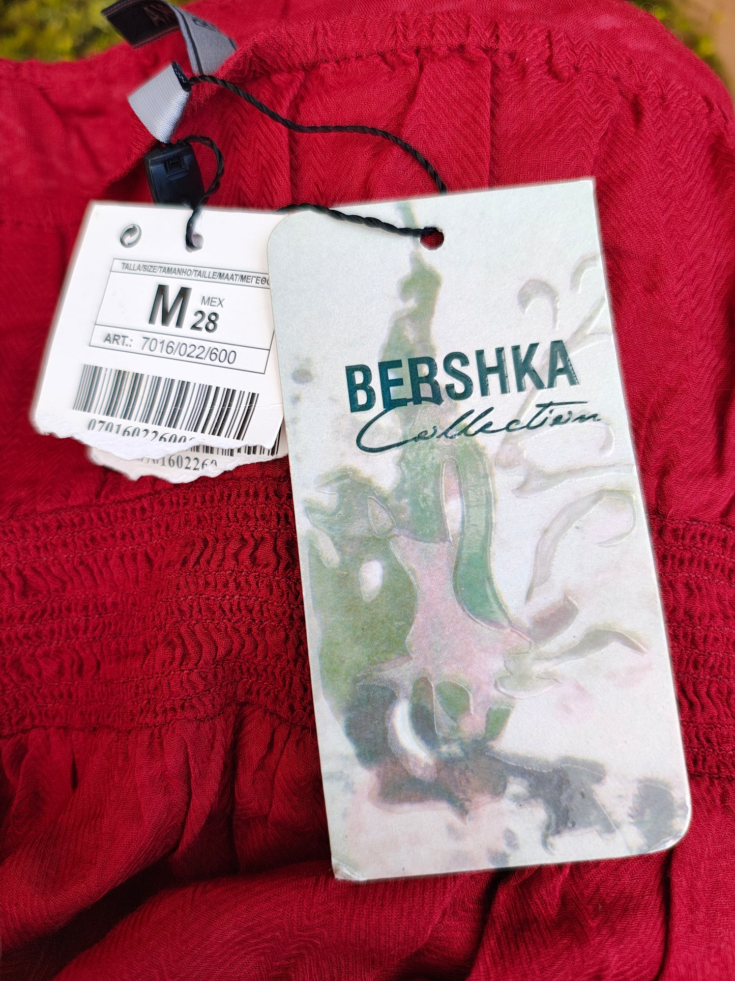 NOUVEAU - Robe bustier rouge avec broderie de la collection Bershka (Taille M)