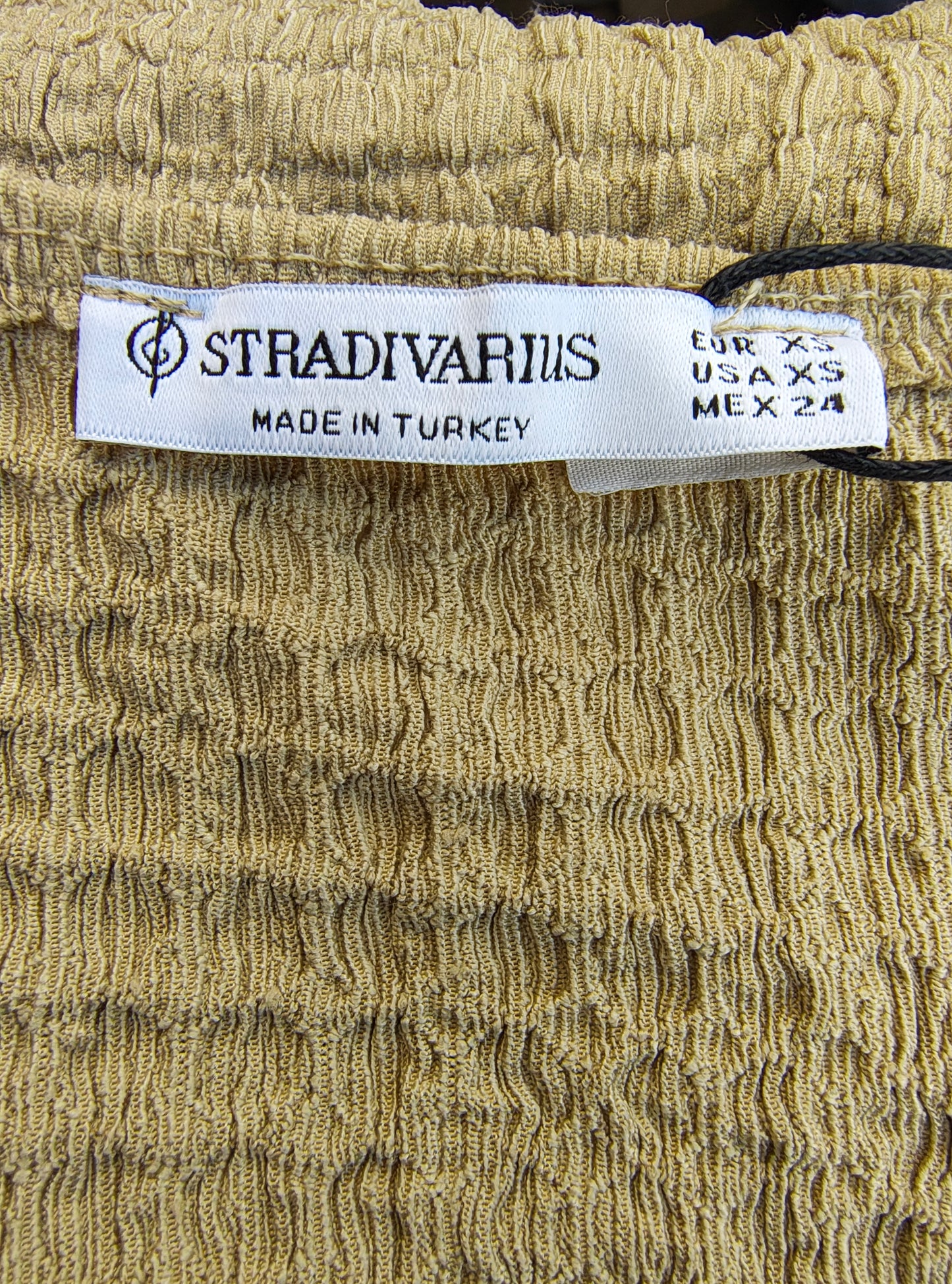 NOUVEAU - Haut froncé kaki à manches bouffantes de Stradivarius (Taille XS)