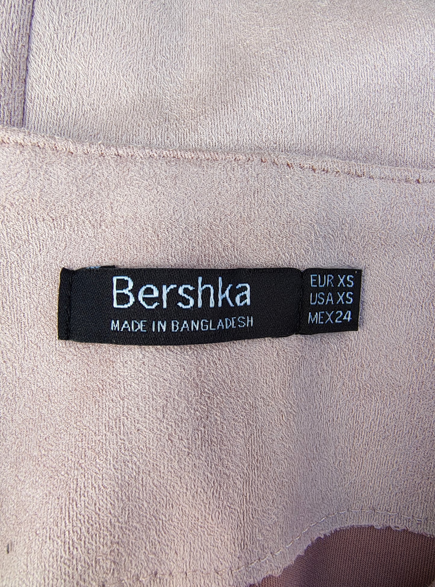 D'OCCASION - Jupe en daim rose avec boutons sur le devant de Bershka (Taille S)