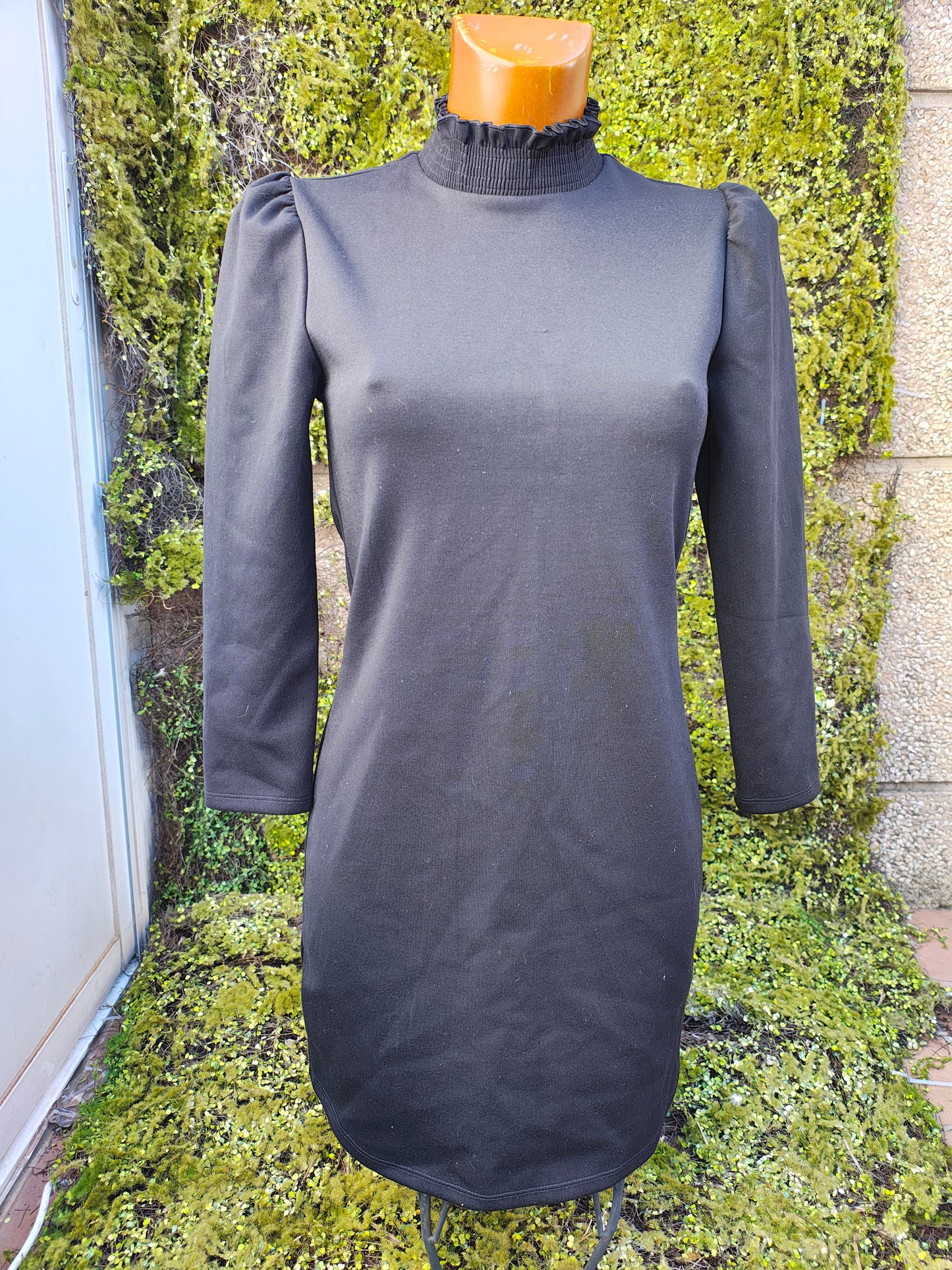 D'OCCASION - Robe noire à manches longues et col froncé MNG (Taille S)