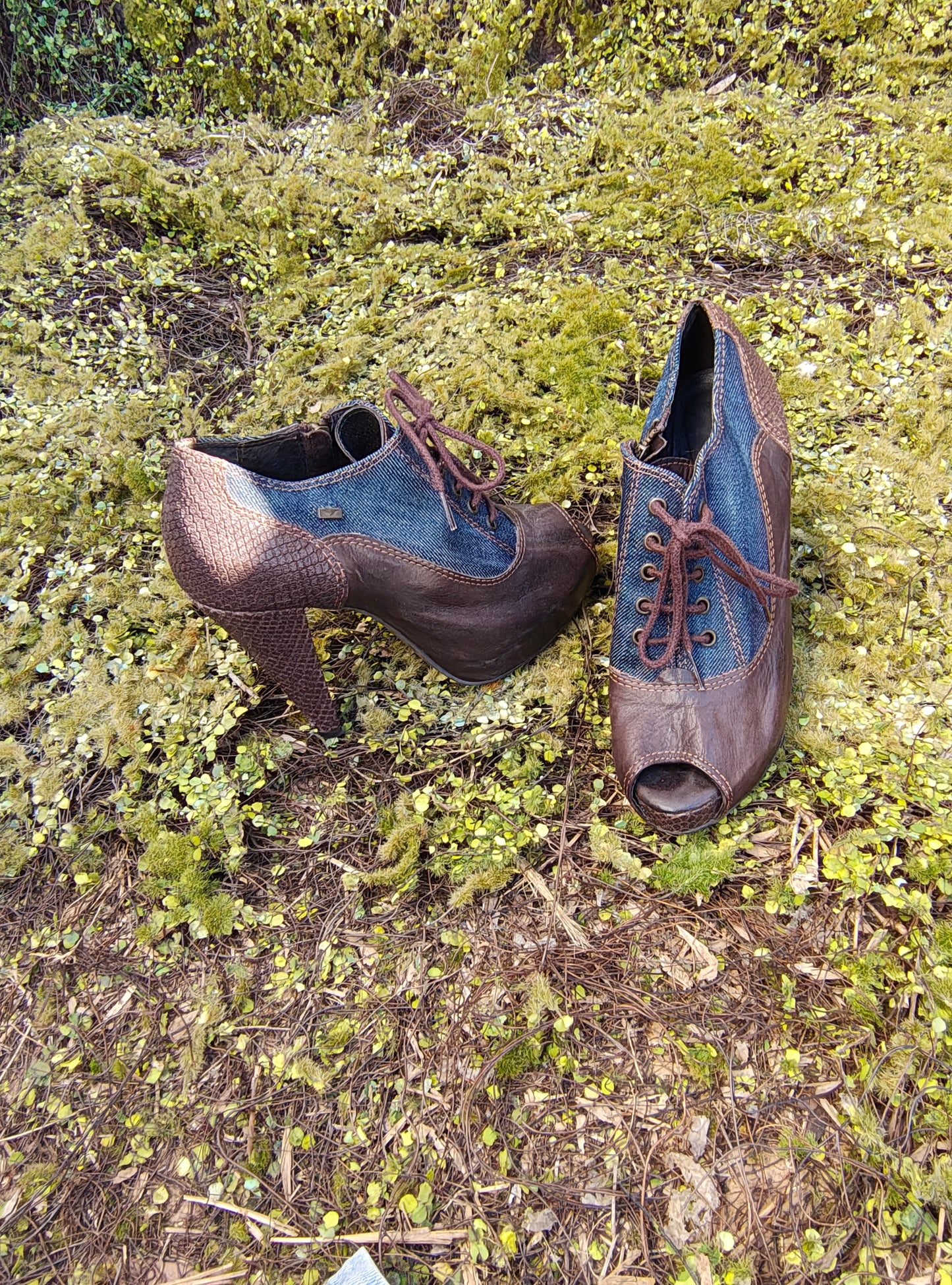 USADO - Botines de tacón denim y piel sintética marrón (Talla 37 aprox.)