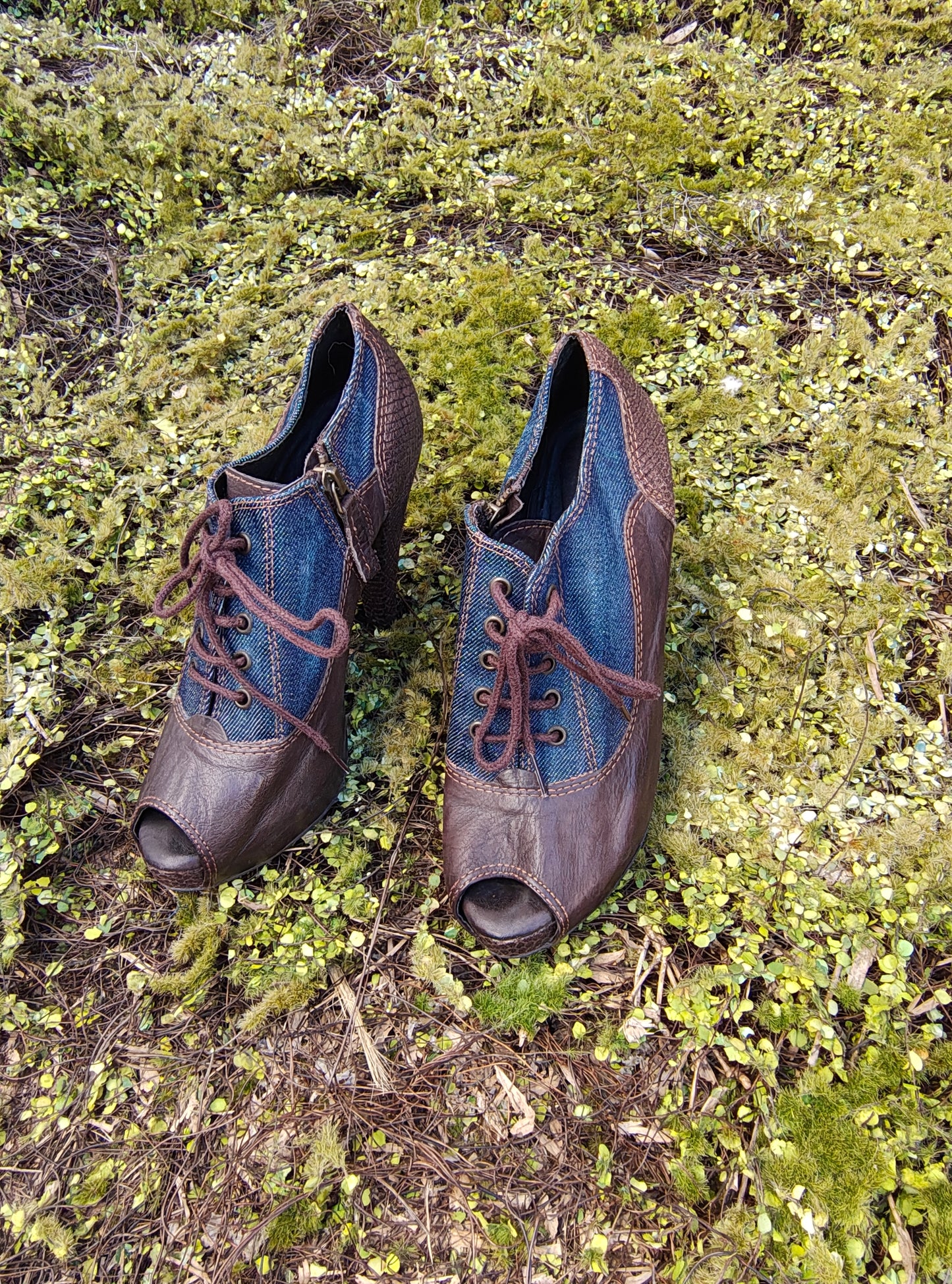 USADO - Botines de tacón denim y piel sintética marrón (Talla 37 aprox.)