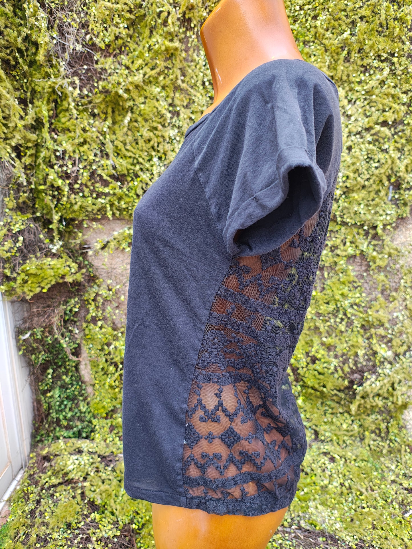 D'OCCASION - Chemisier noir semi-transparent sans manches de la collection Bershka (Taille M)