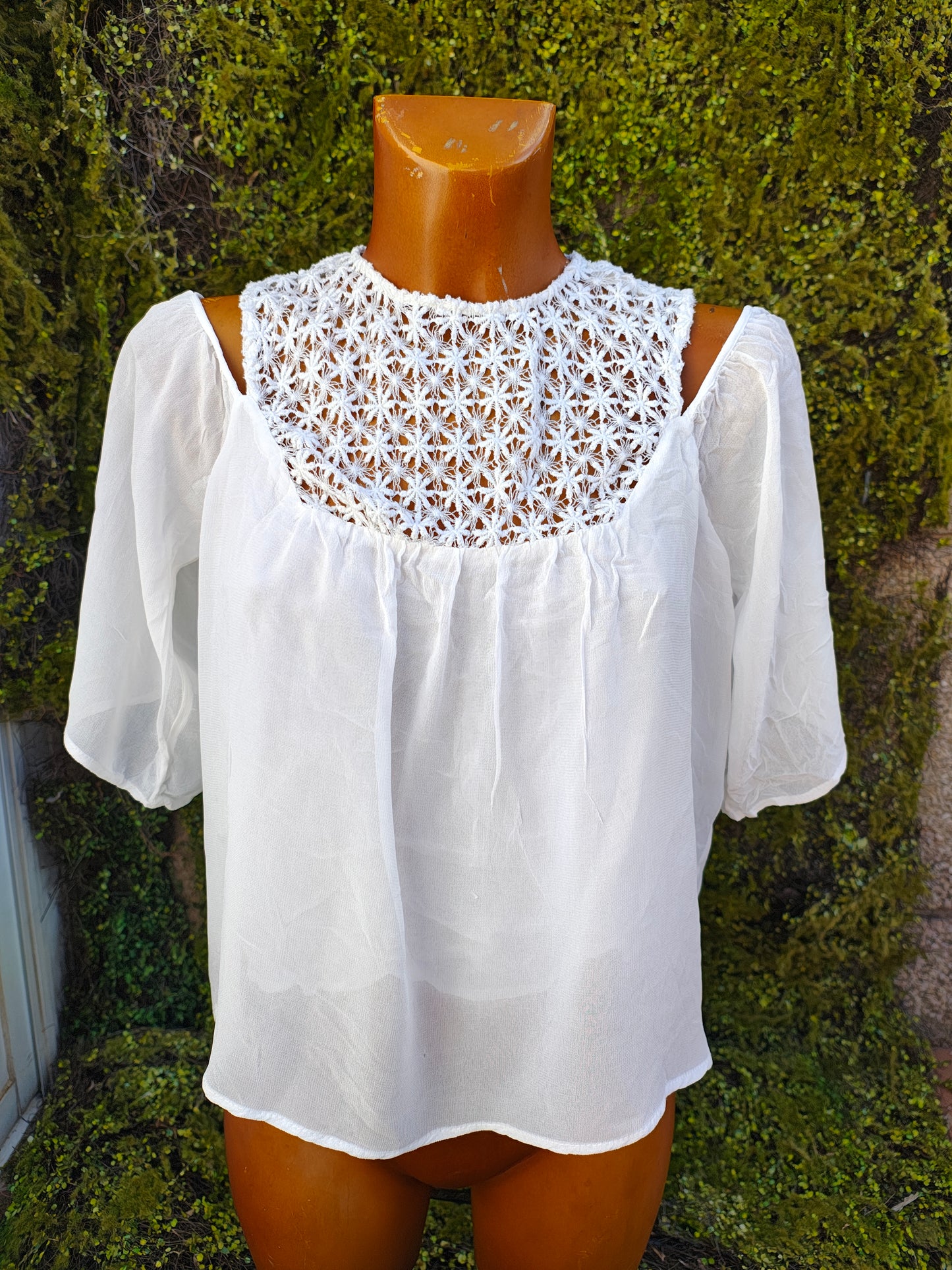 D'OCCASION - Chemisier blanc Zara Femme avec broderie florale ajourée (Taille XS)