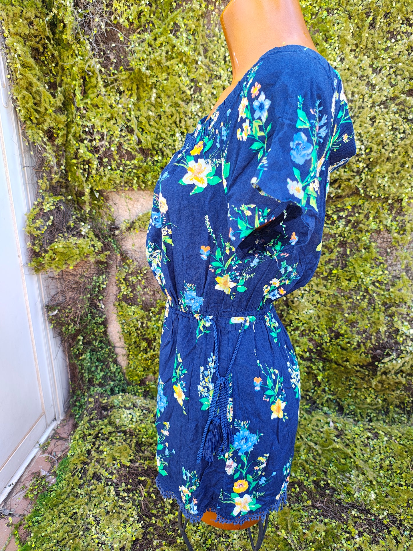 USADO – Mono corto azul marino con estampado floral Bershka BSK Girl (Talla EUR S / USA S / MEX 26)