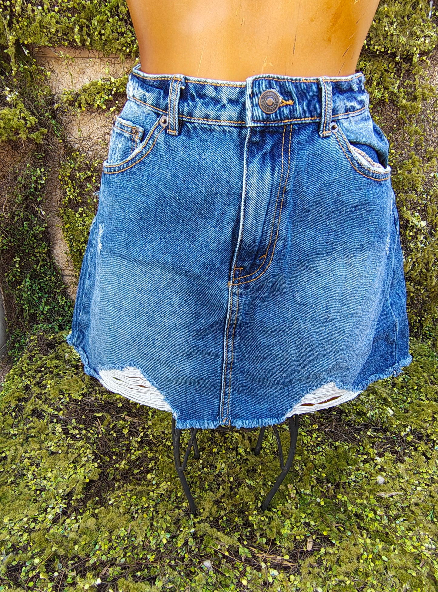 USADO – Minifalda vaquera azul Stradivarius Denim Skirt (Talla EUR 40 / USA 08 / MEX 30)