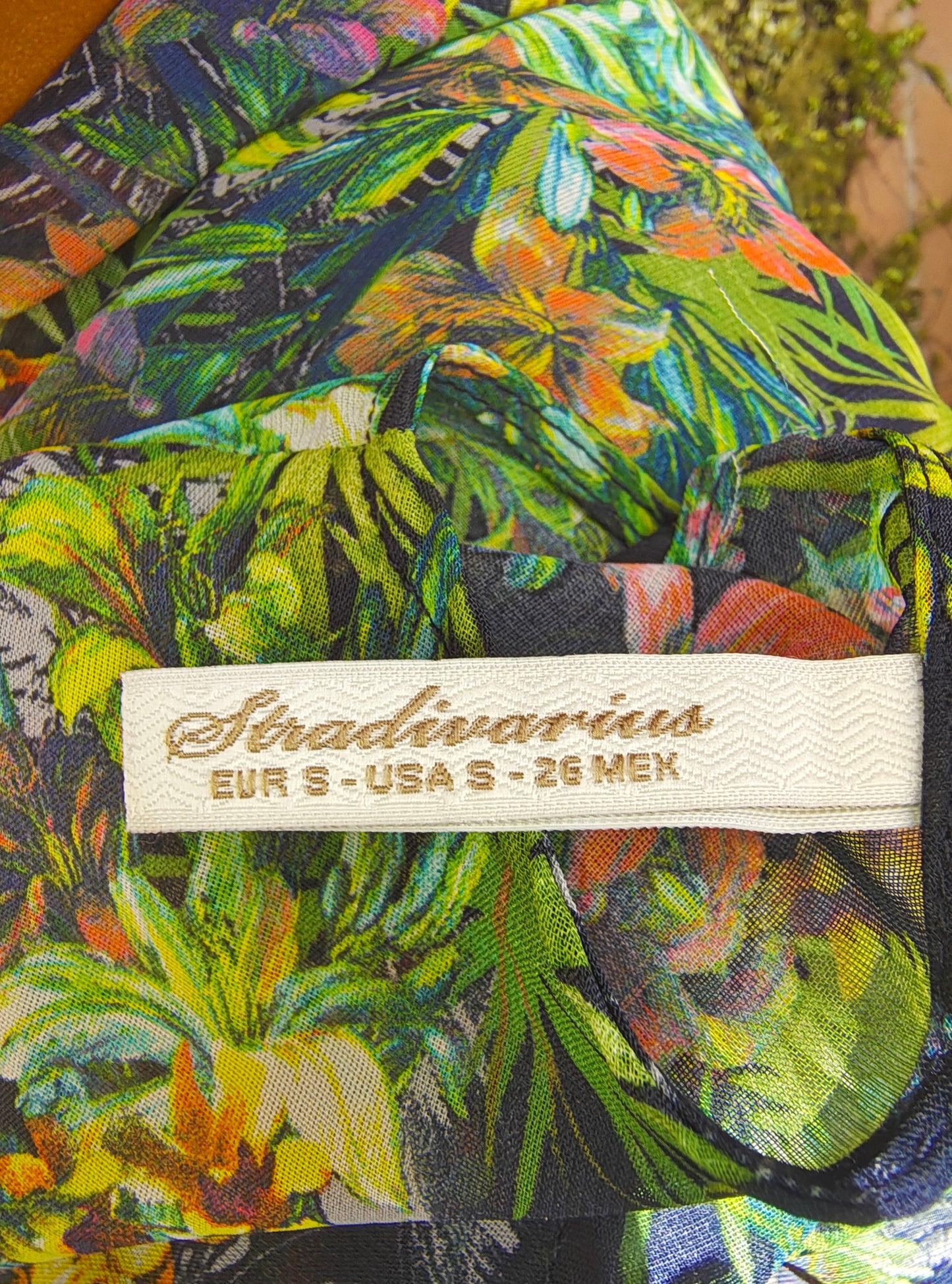 D'OCCASION – Robe ceinturée à fleurs tropicales Stradivarius (taille S)