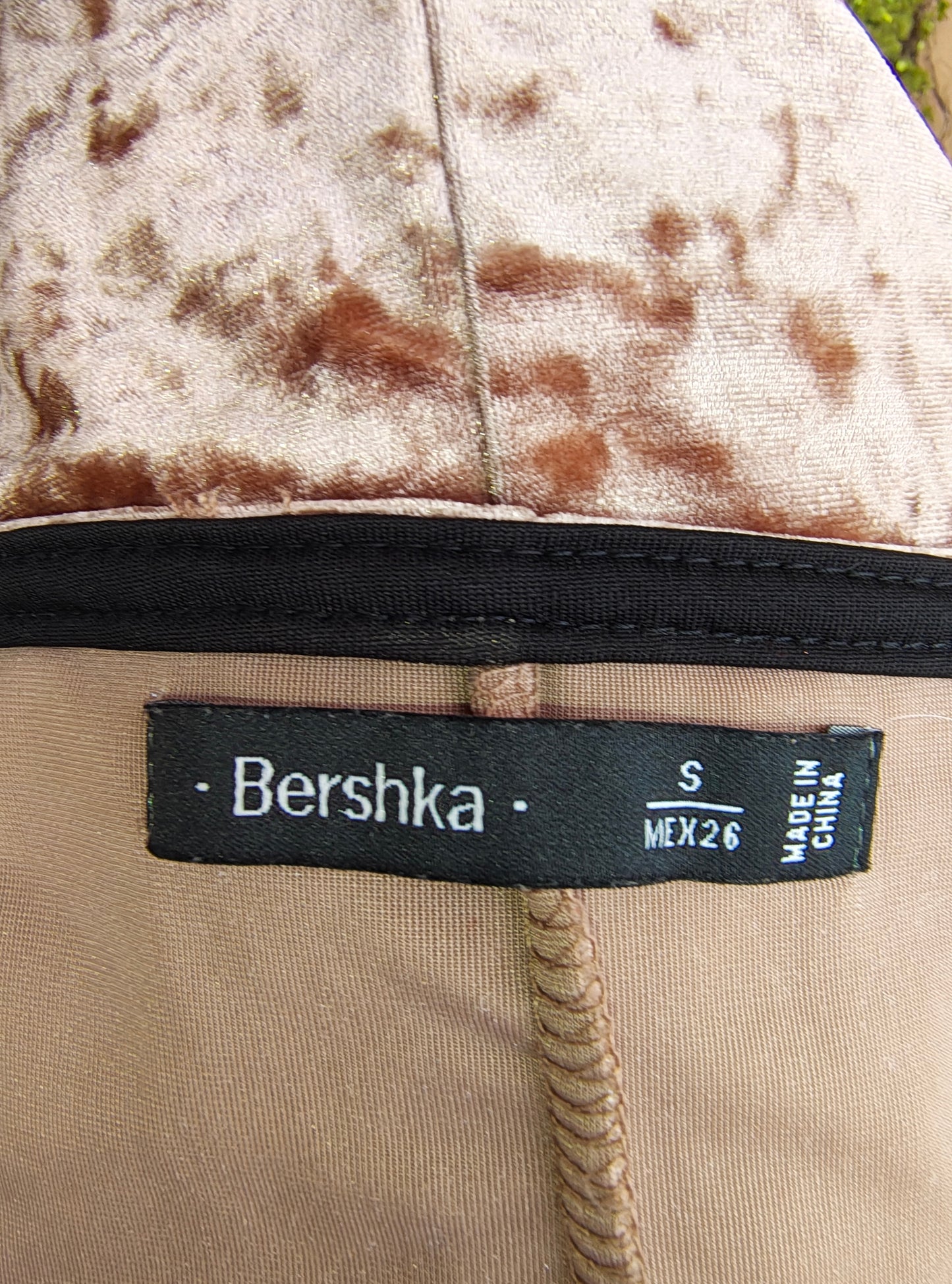 USADO – Top lencero de terciopelo rosa con encaje negro Bershka (Talla EUR S)
