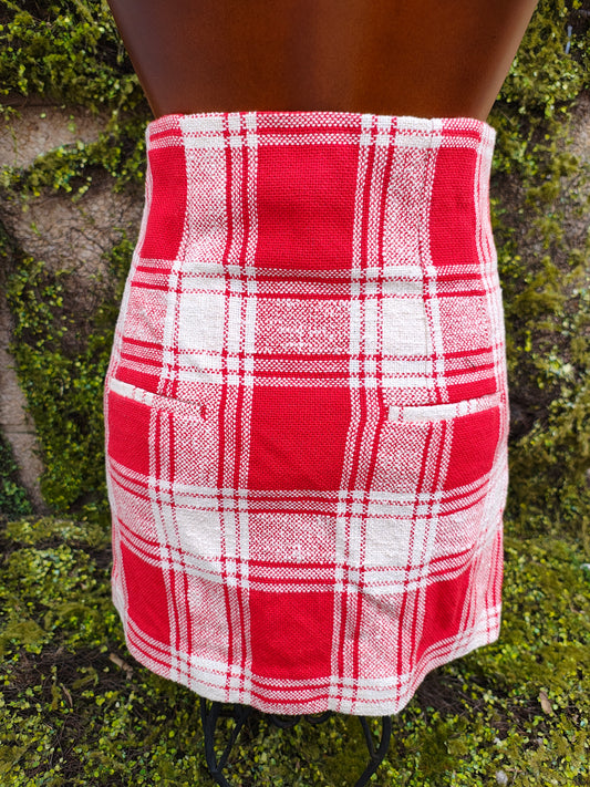 D'OCCASION – Jupe courte rouge à carreaux blancs ZARA (Taille S)
