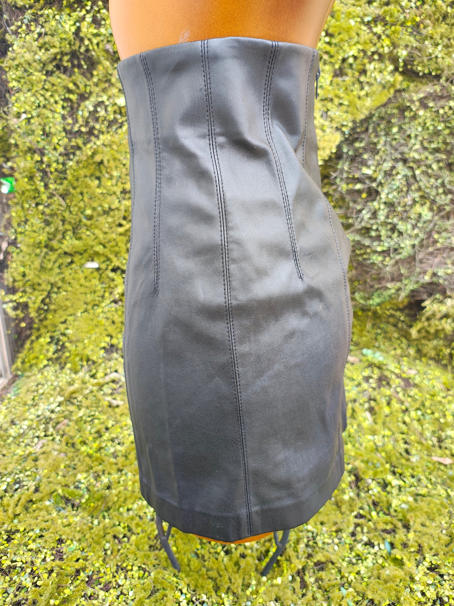 D'OCCASION â Jupe taille haute noire effet cuir ZARA (taille S)