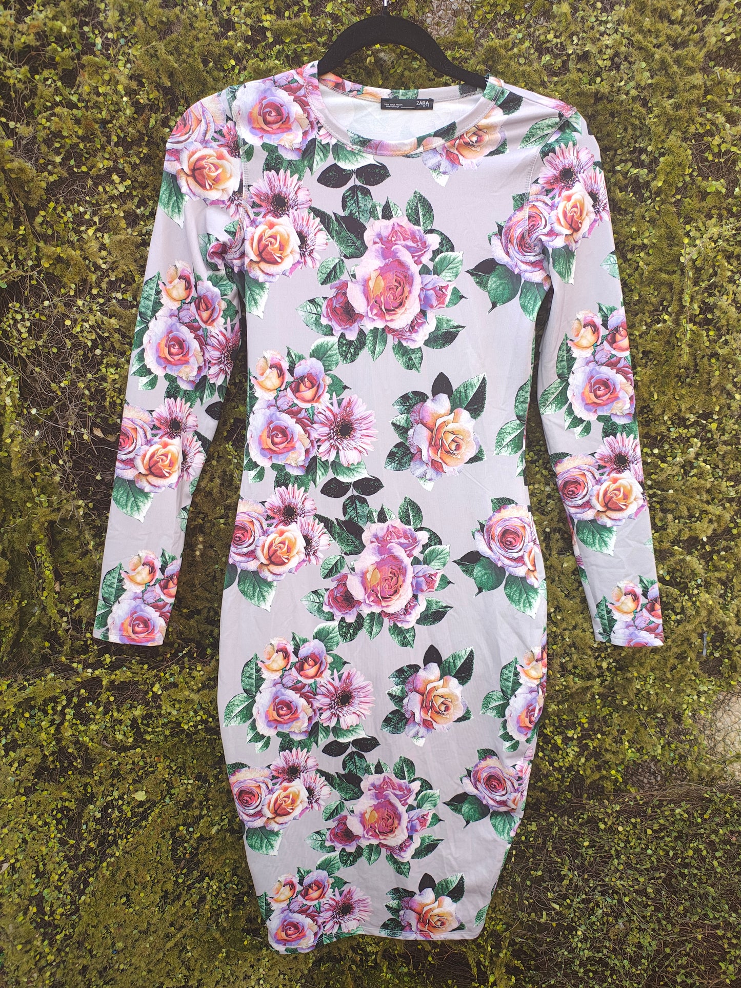 USADO – Vestido floral entallado manga larga ZARA (Talla EUR S)