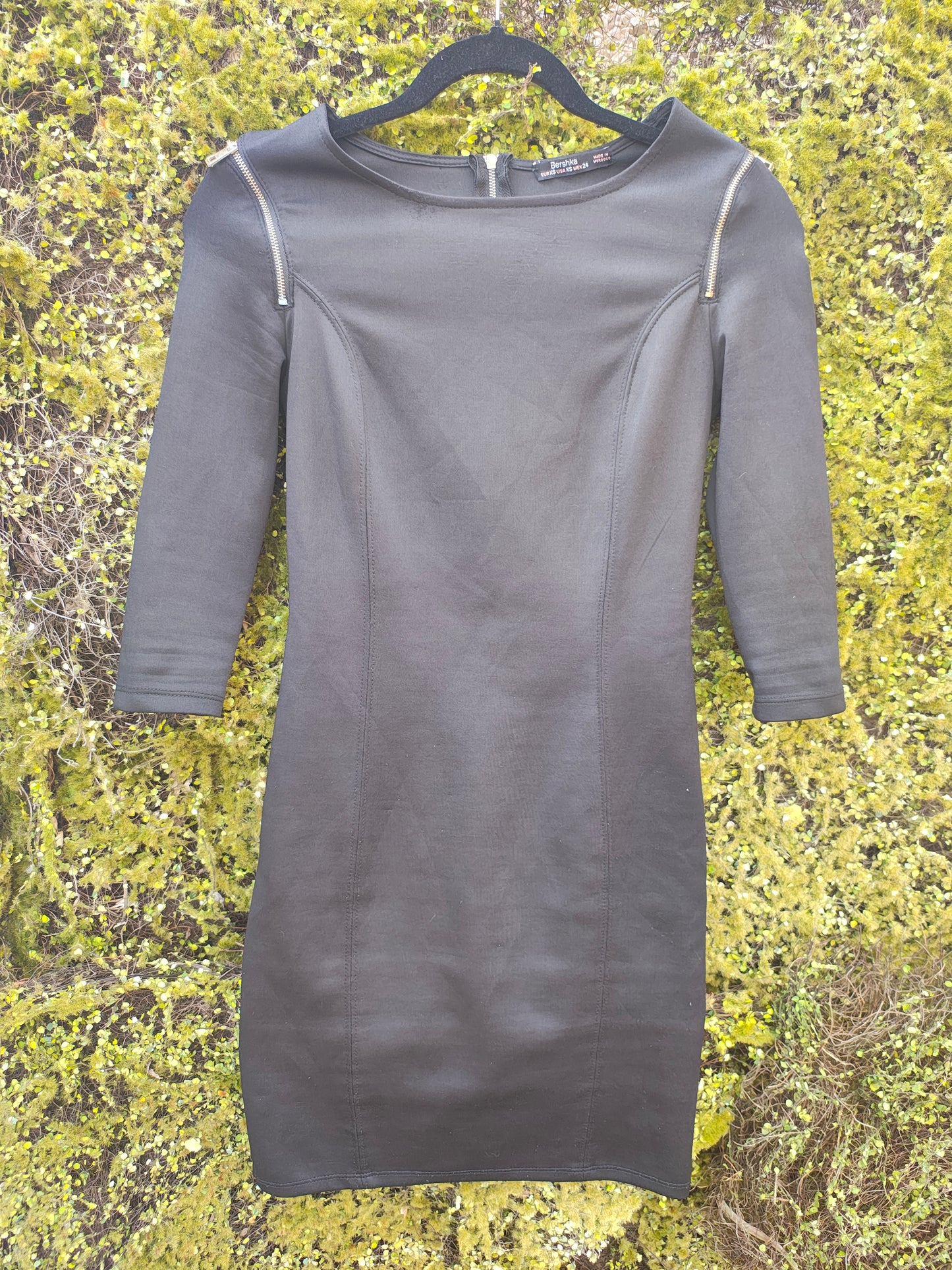 D'OCCASION – Robe noire à fermetures éclair Collection Bershka (Taille S)
