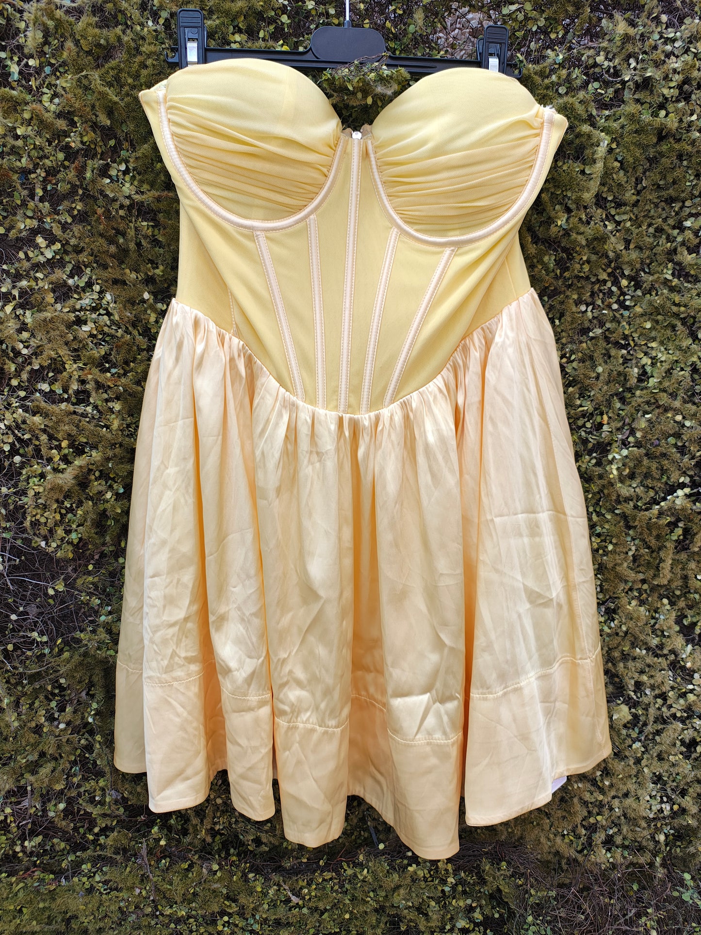 NOUVEAU â Robe corset princesse en satin jaune RARTHEA (Taille S)