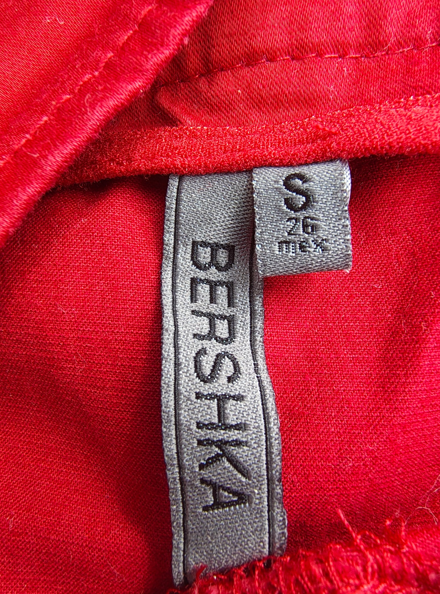 D'OCCASION â Robe bustier rouge fraise de BERSHKA (Taille EUR S)