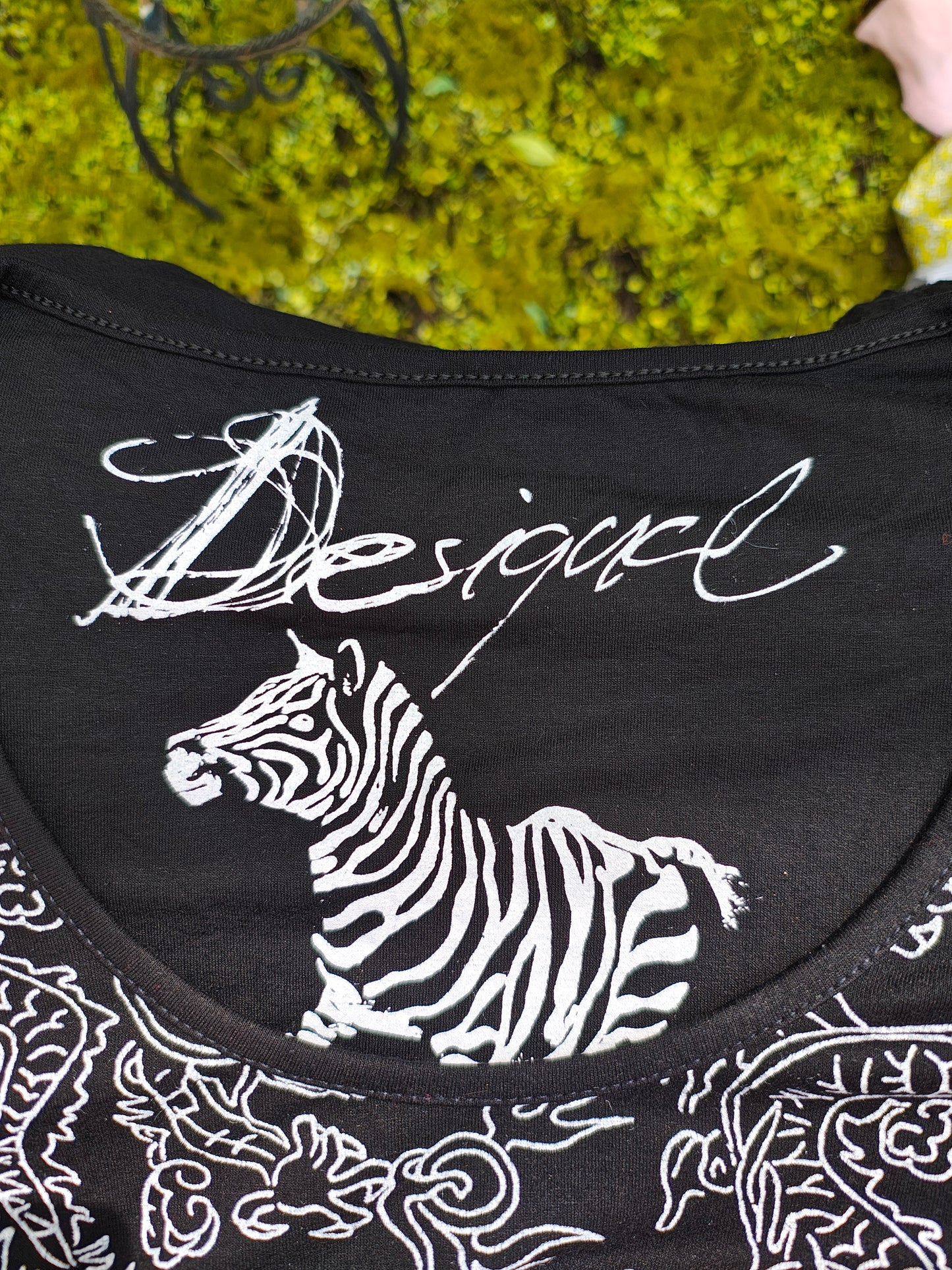 D'OCCASION – Robe noire Desigual à imprimés dragons (Taille non visible, similaire à M)