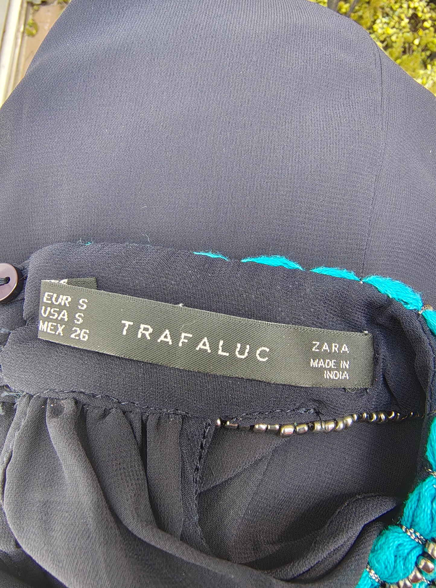D'OCCASION – Top dos nu bleu marine avec col brodé et perles par ZARA Trafaluc (Taille S)