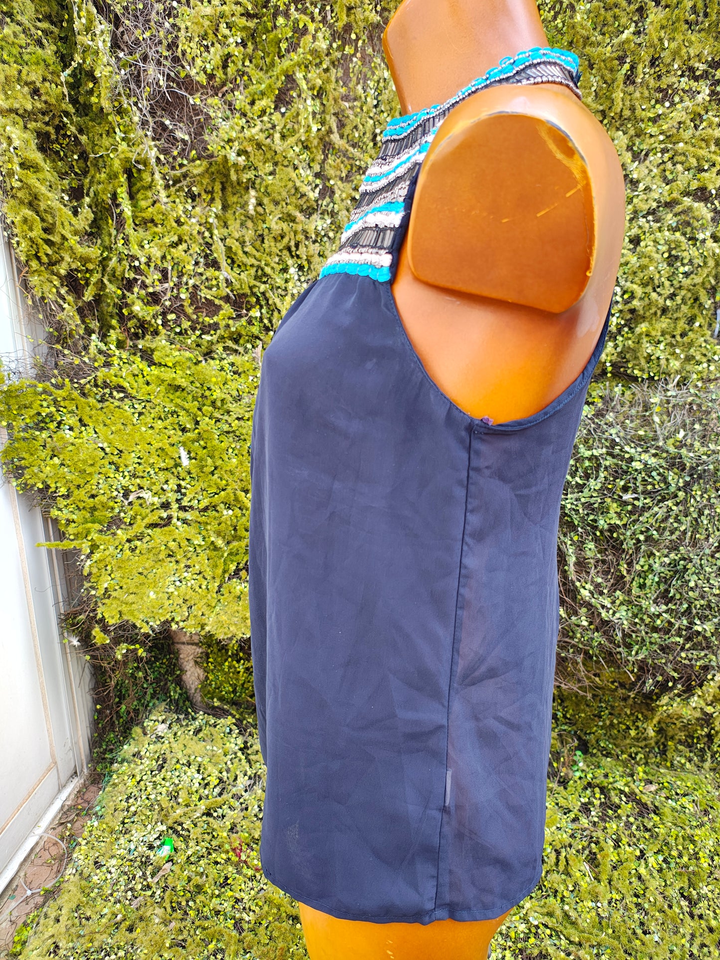 D'OCCASION – Top dos nu bleu marine avec col brodé et perles par ZARA Trafaluc (Taille S)