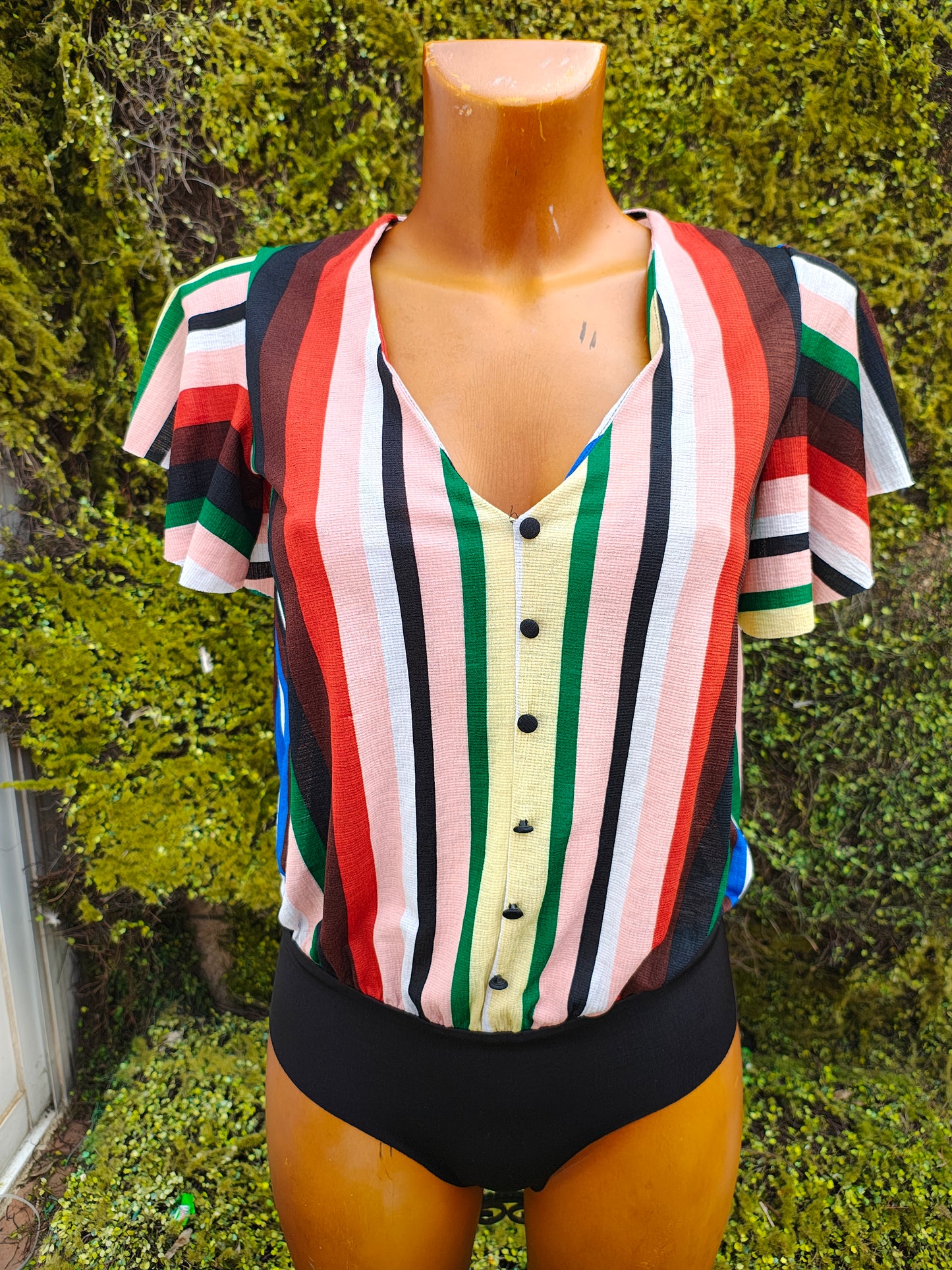 D'OCCASION – Body rayé multicolore à col V et boutons de Bershka (Taille EUR XS)