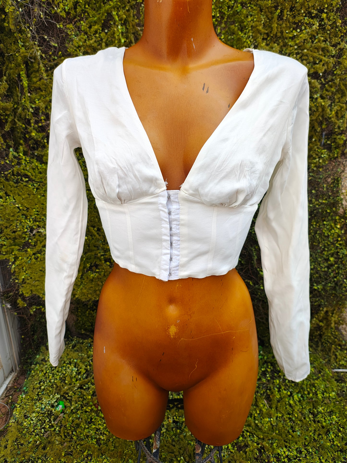 NOUVEAU – Top blanc à décolleté plongeant et manches longues BERSHKA (Taille XS)