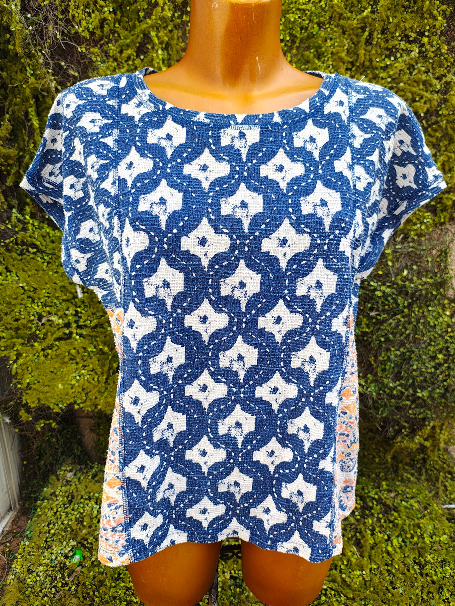 D'OCCASION – T-shirt en maille imprimé bleu et blanc avec détails latéraux de ZARA Trafaluc (Taille EUR M)
