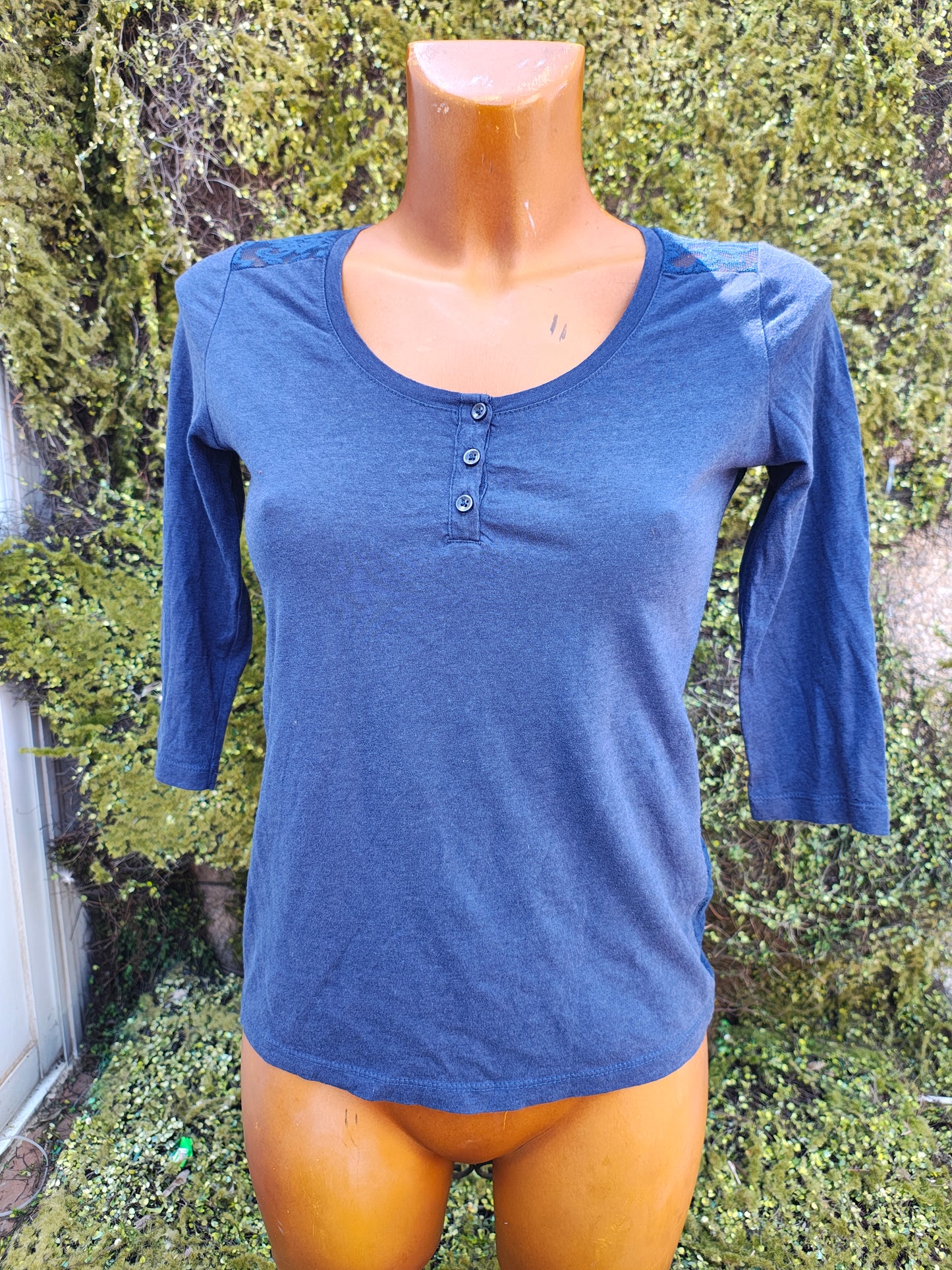 D'OCCASION â Haut semi-transparent en dentelle florale bleu marine STRADIVARIUS (Taille S)
