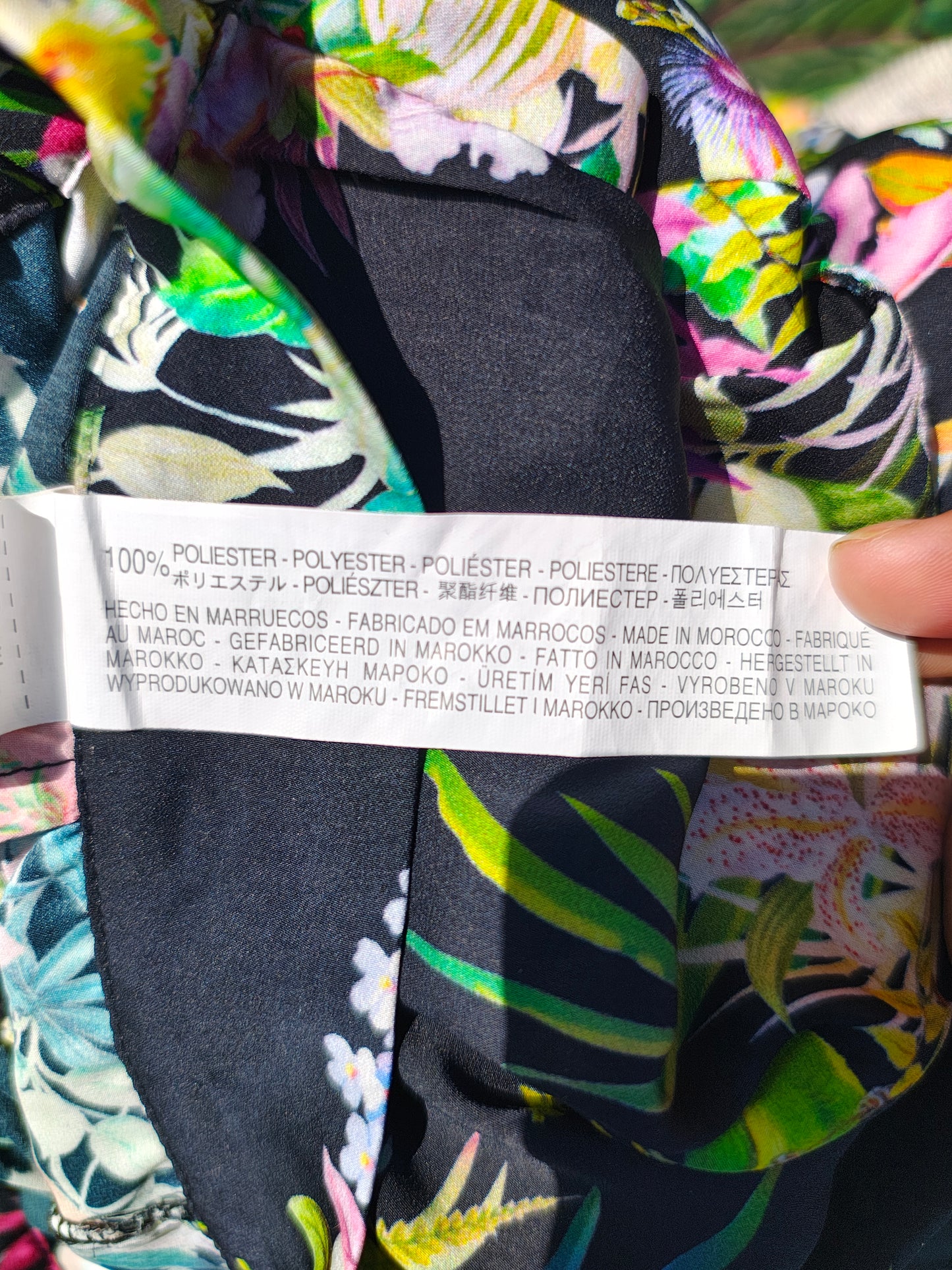 D'OCCASION – Pantalon fluide à imprimé tropical sur fond noir par ZARA TRAFALUC (Taille S)
