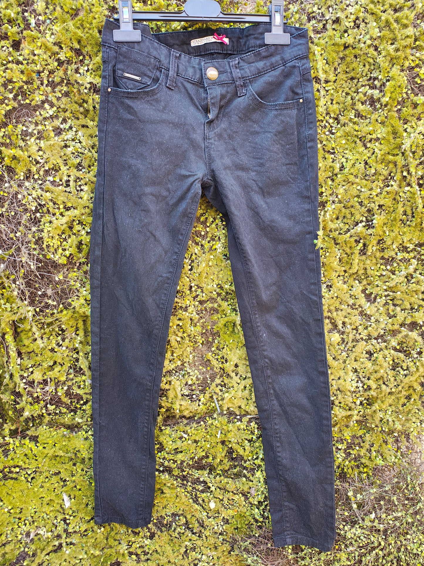 USADO – Pantalones pitillo negros de STRADIVARIUS con detalle de lazo (Talla EUR 36)